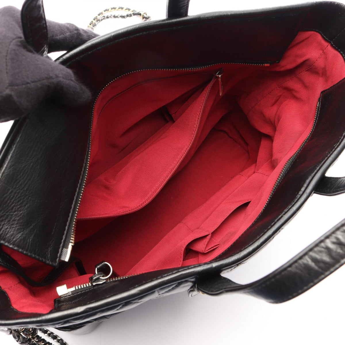 Chanel Black Leather Handbag (Pre-Owned)