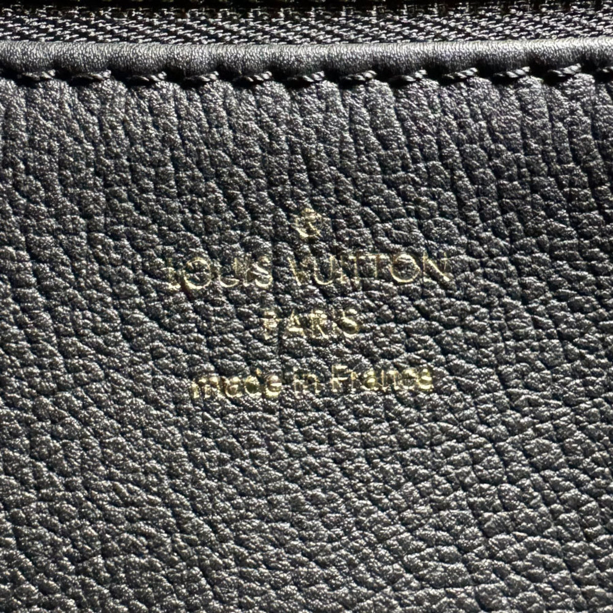 Louis Vuitton Noir Leather Handbag Shoulder Bag (Pre-Owned)