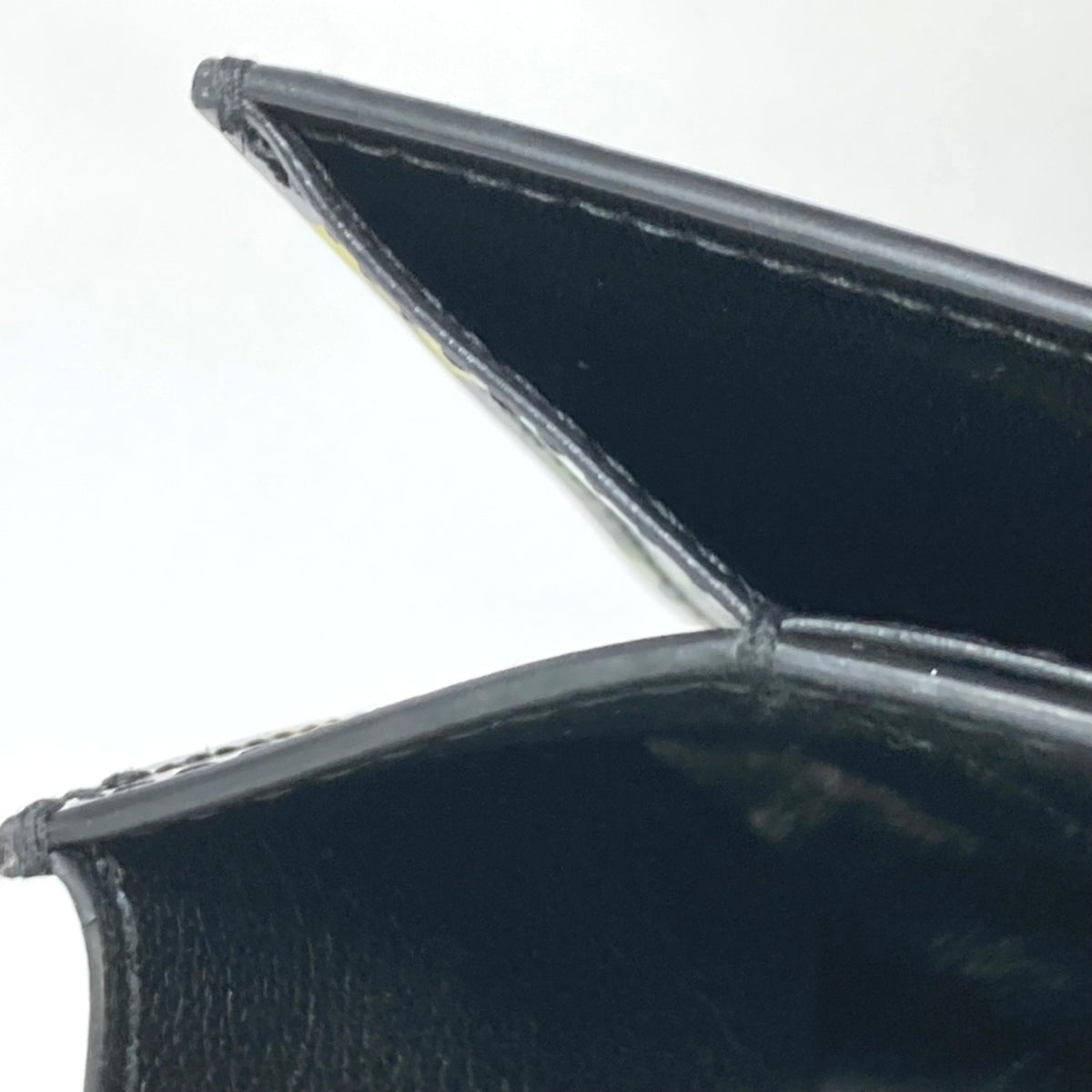 Balenciaga Black Leather Shoulder Bag (Pre-Owned)