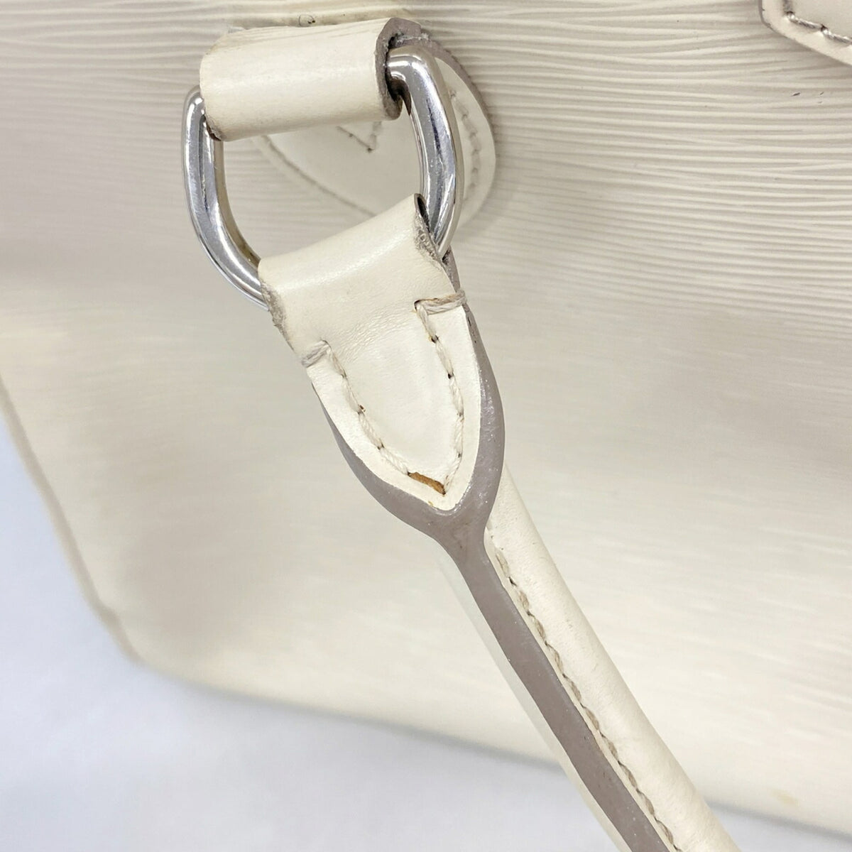 Louis Vuitton Lv Off White Handbag (Pre-Owned)