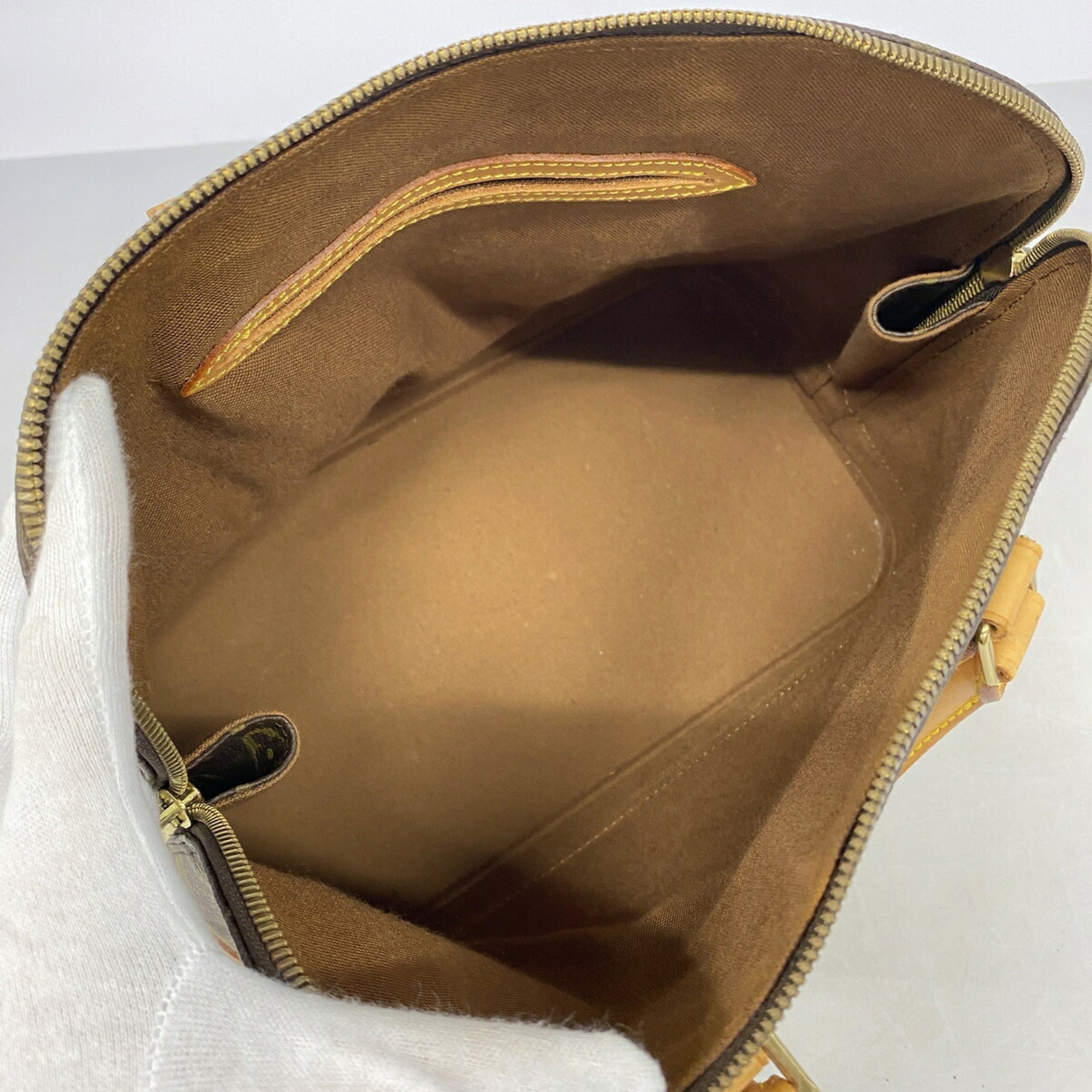 Louis Vuitton Brown Handbag (Pre-Owned)