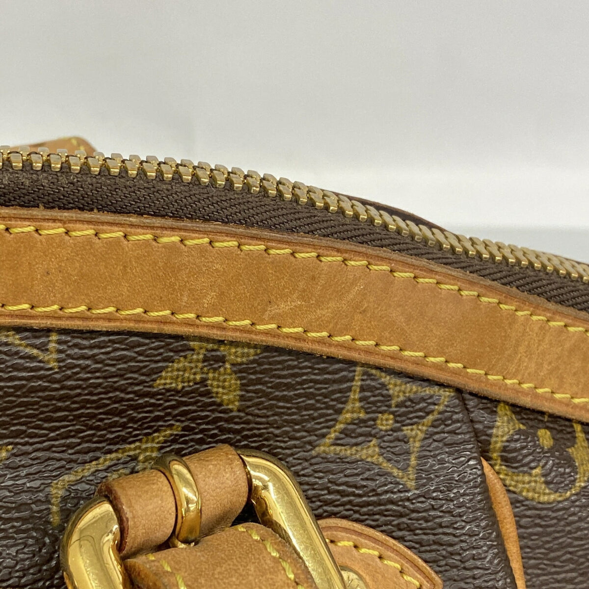 Louis Vuitton Brown Handbag (Pre-Owned)