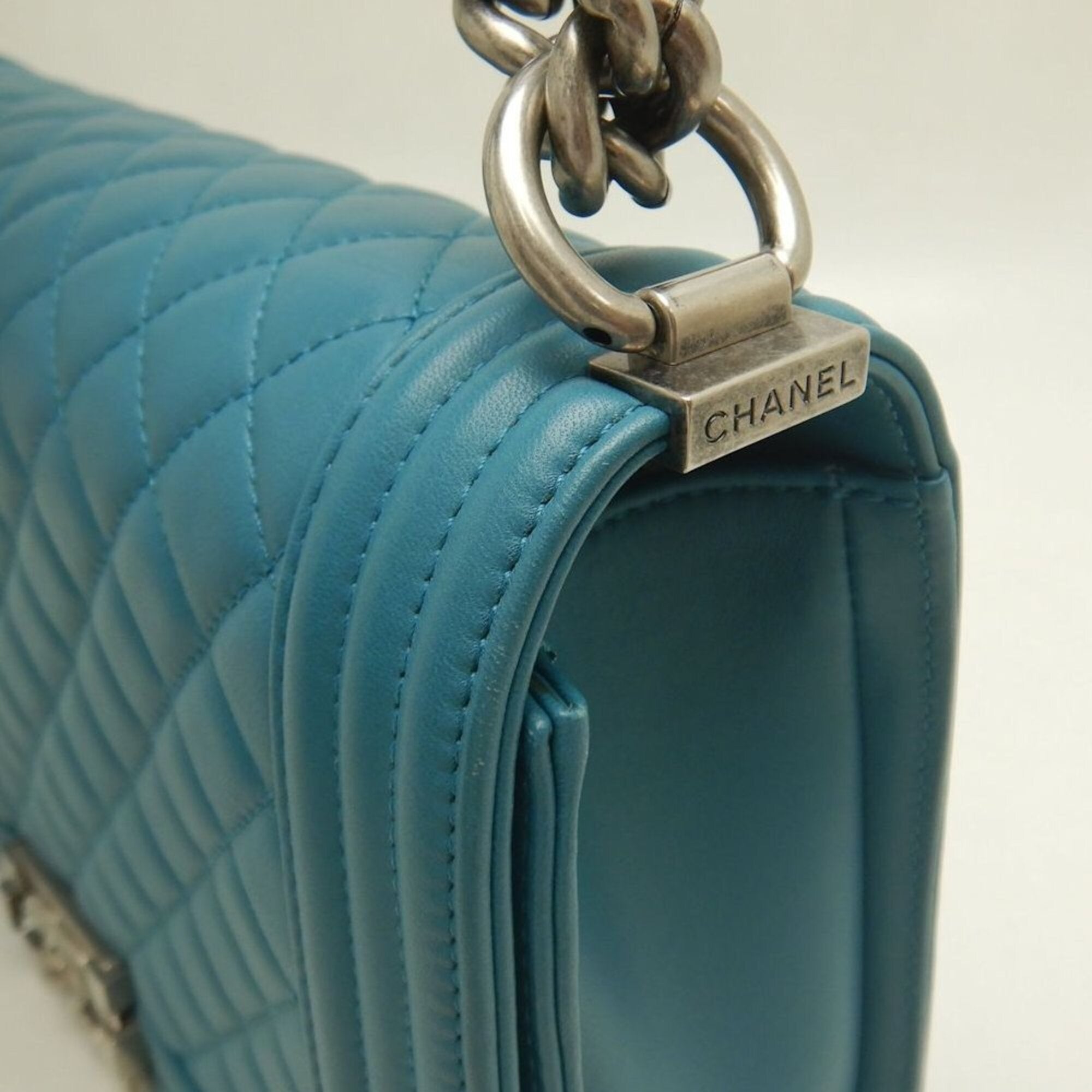Chanel Matelasse Blue Leather Shoulder Bag (Pre-Owned)