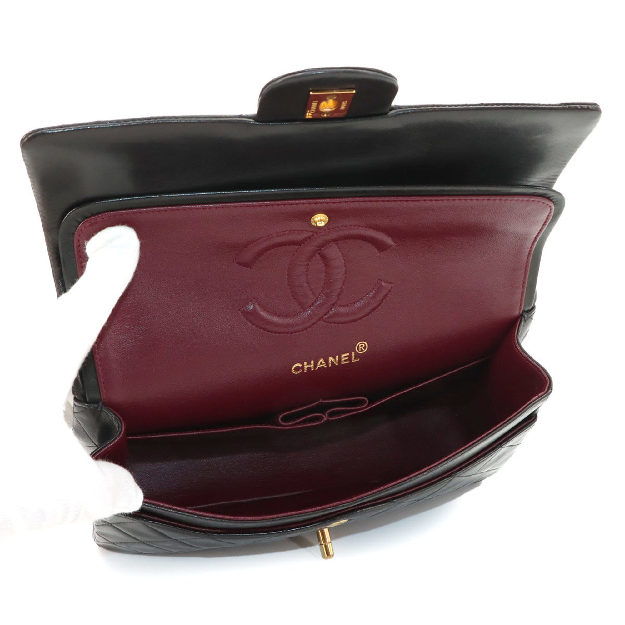 Chanel Black Leather Handbag Shoulder Bag (Pre-Owned)