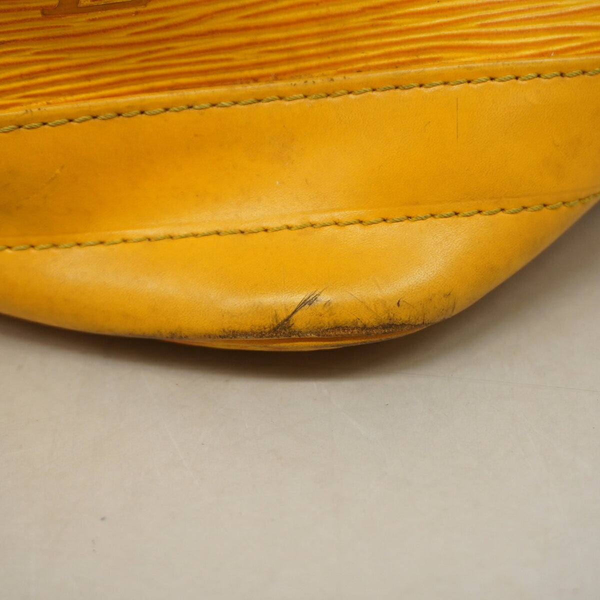 Louis Vuitton Jaune Shoulder Bag (Pre-Owned)