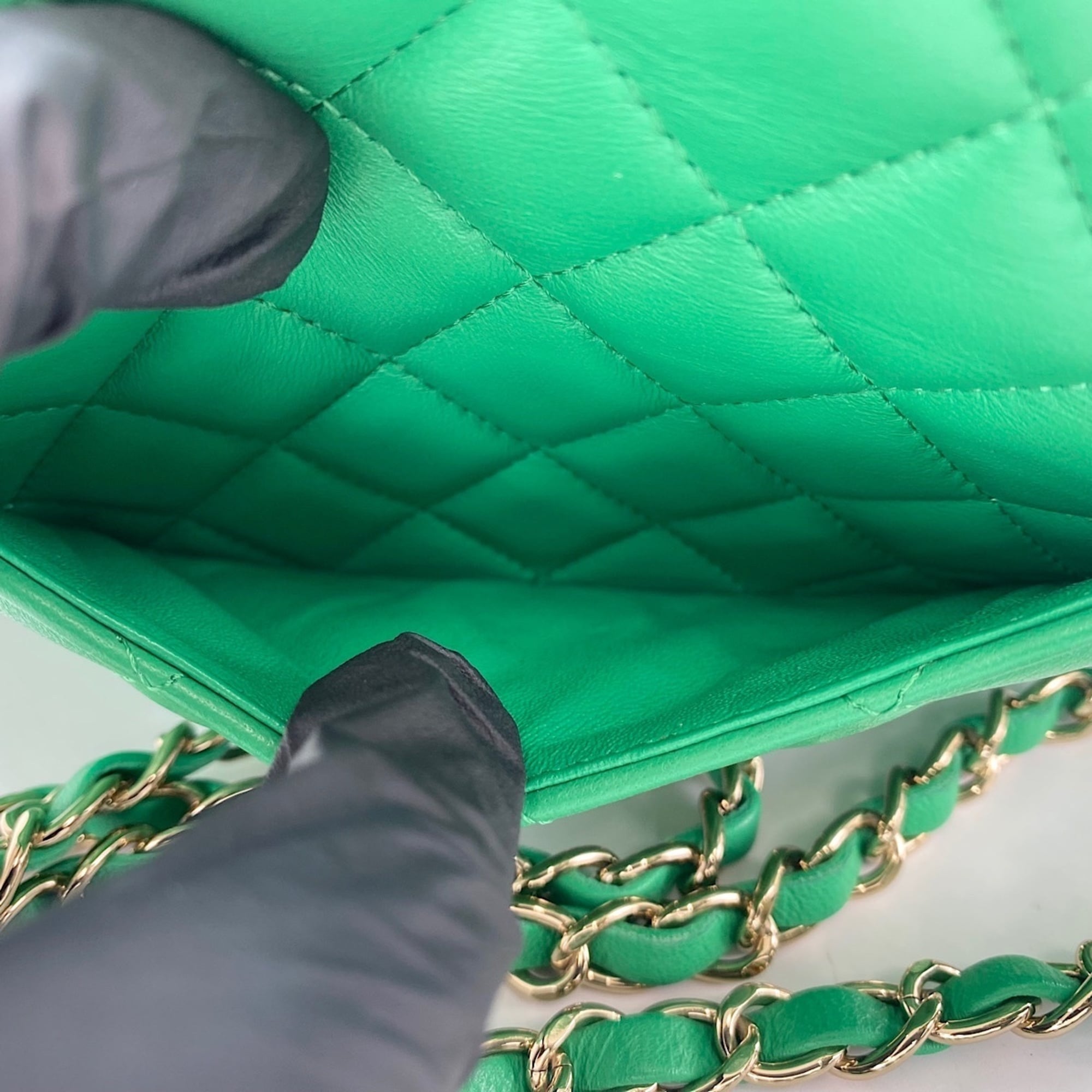 Chanel Green Shoulder Bag (Pre-Owned)