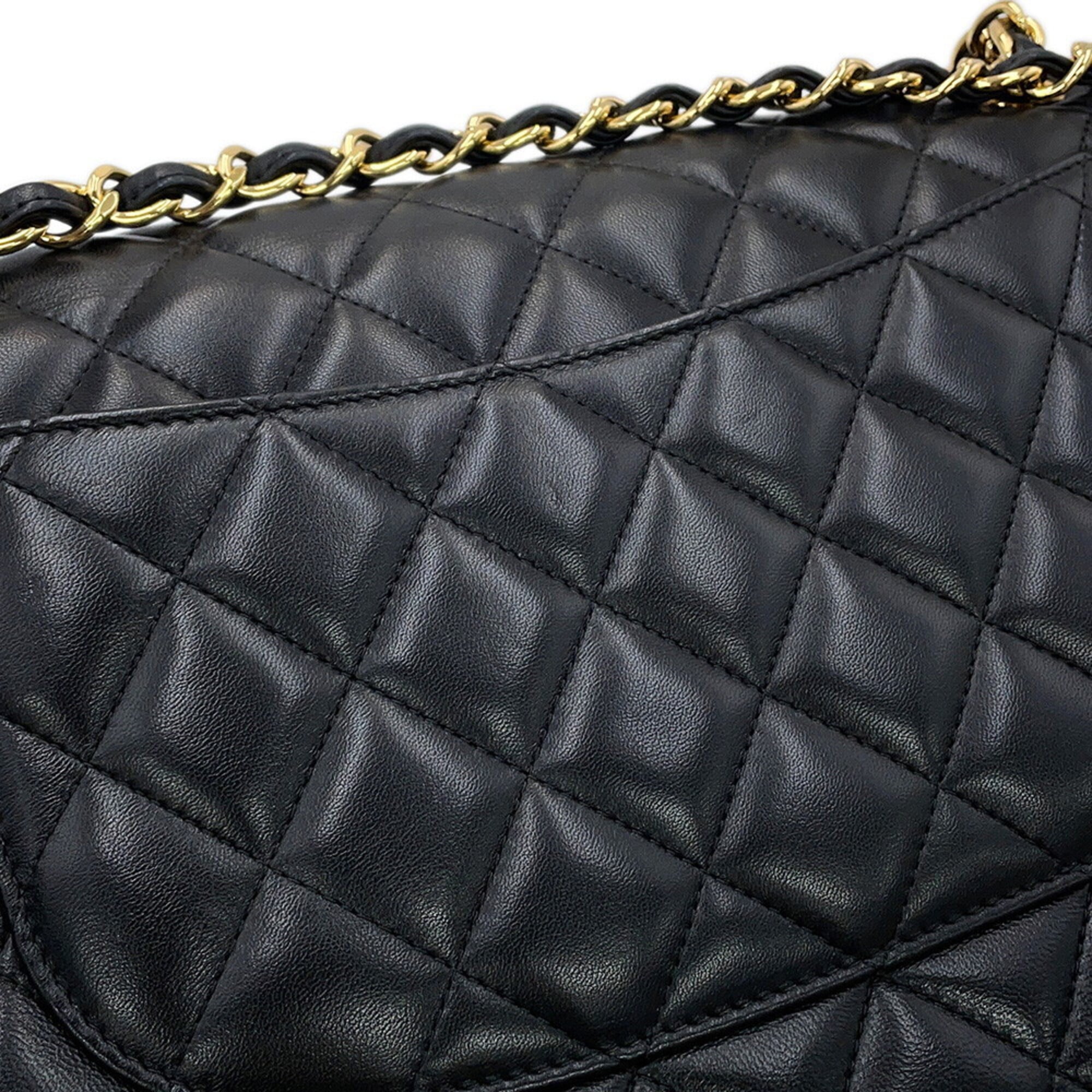 Chanel Matelasse Black Leather Handbag Shoulder Bag (Pre-Owned)