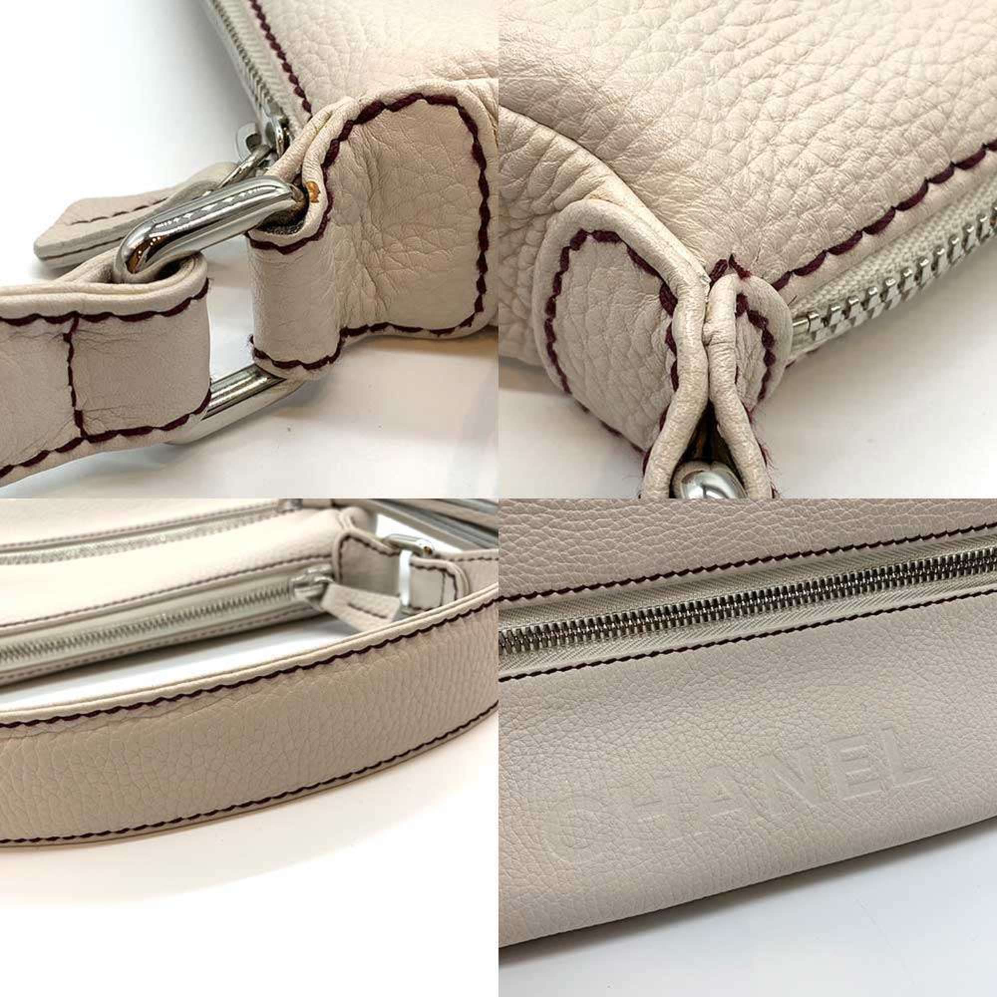 Chanel White Leather Shoulder Bag (Pre-Owned)