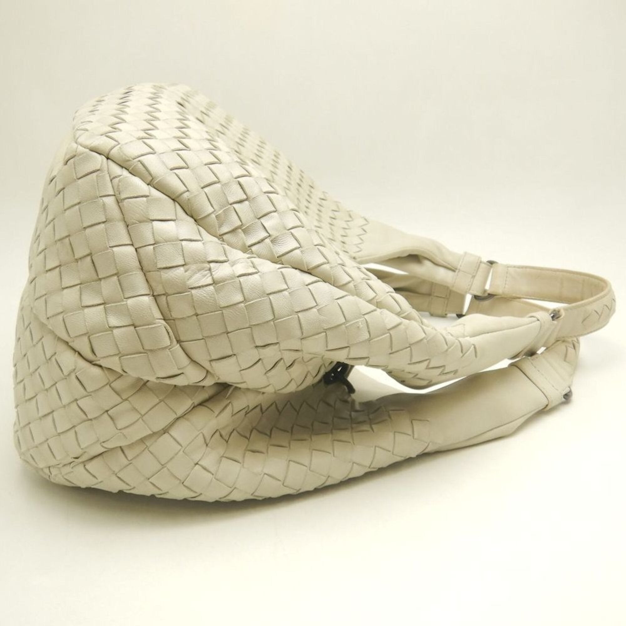 Bottega Veneta Intrecciato Ivory Leather Shoulder Bag (Pre-Owned)