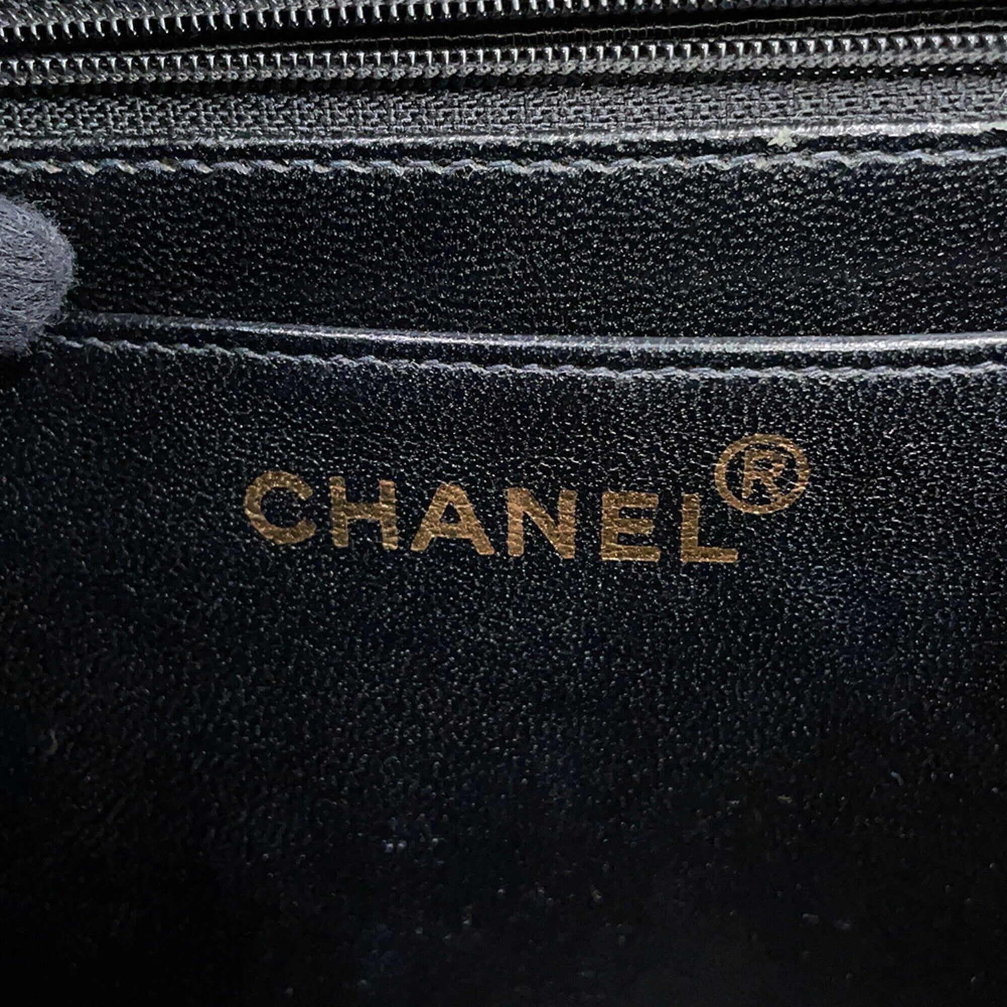 Chanel Black Grained Calfskin Handbag (Pre-Owned)