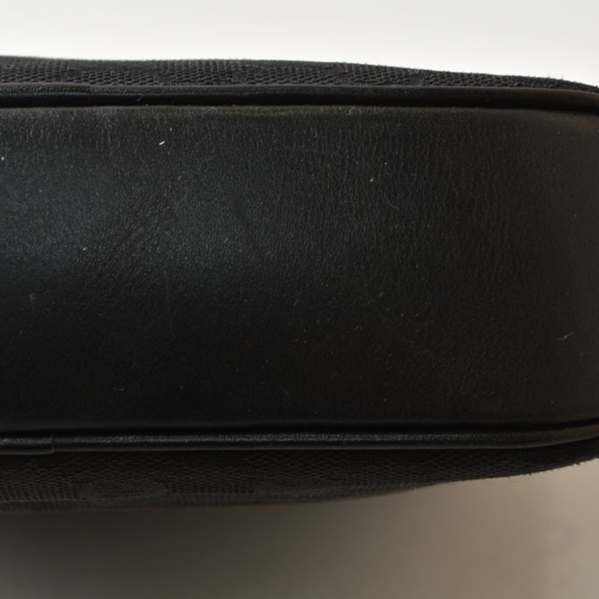 Gucci Black Gg Canvas Shoulder Bag (Pre-Owned)