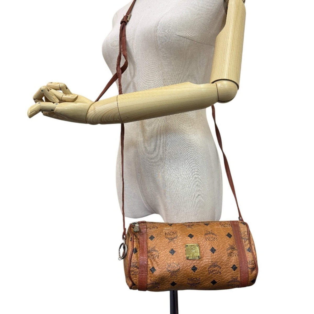 Mcm Brown Leather Shoulder Bag (Pre-Owned)