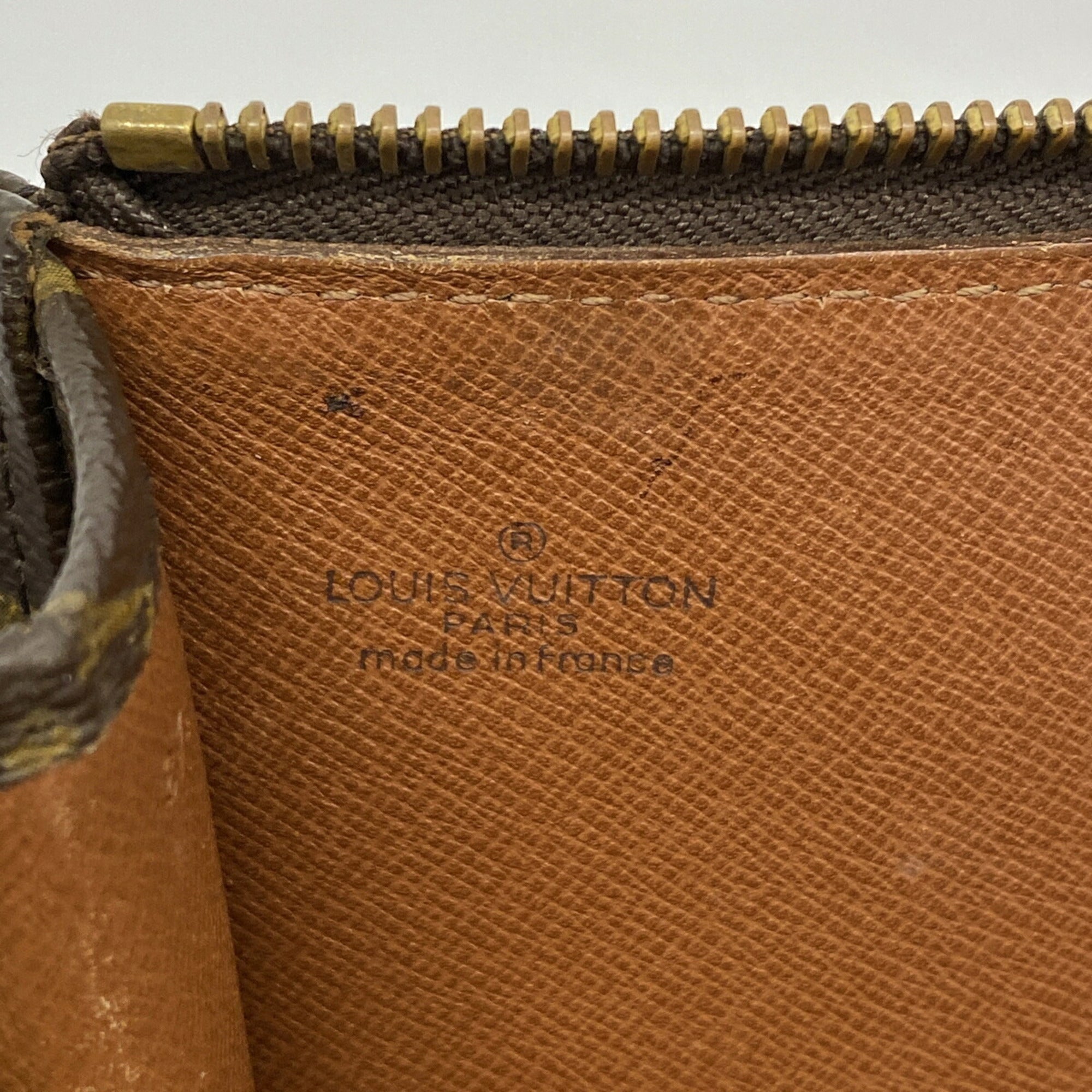 Louis Vuitton Brown Clutch Bag (Pre-Owned)