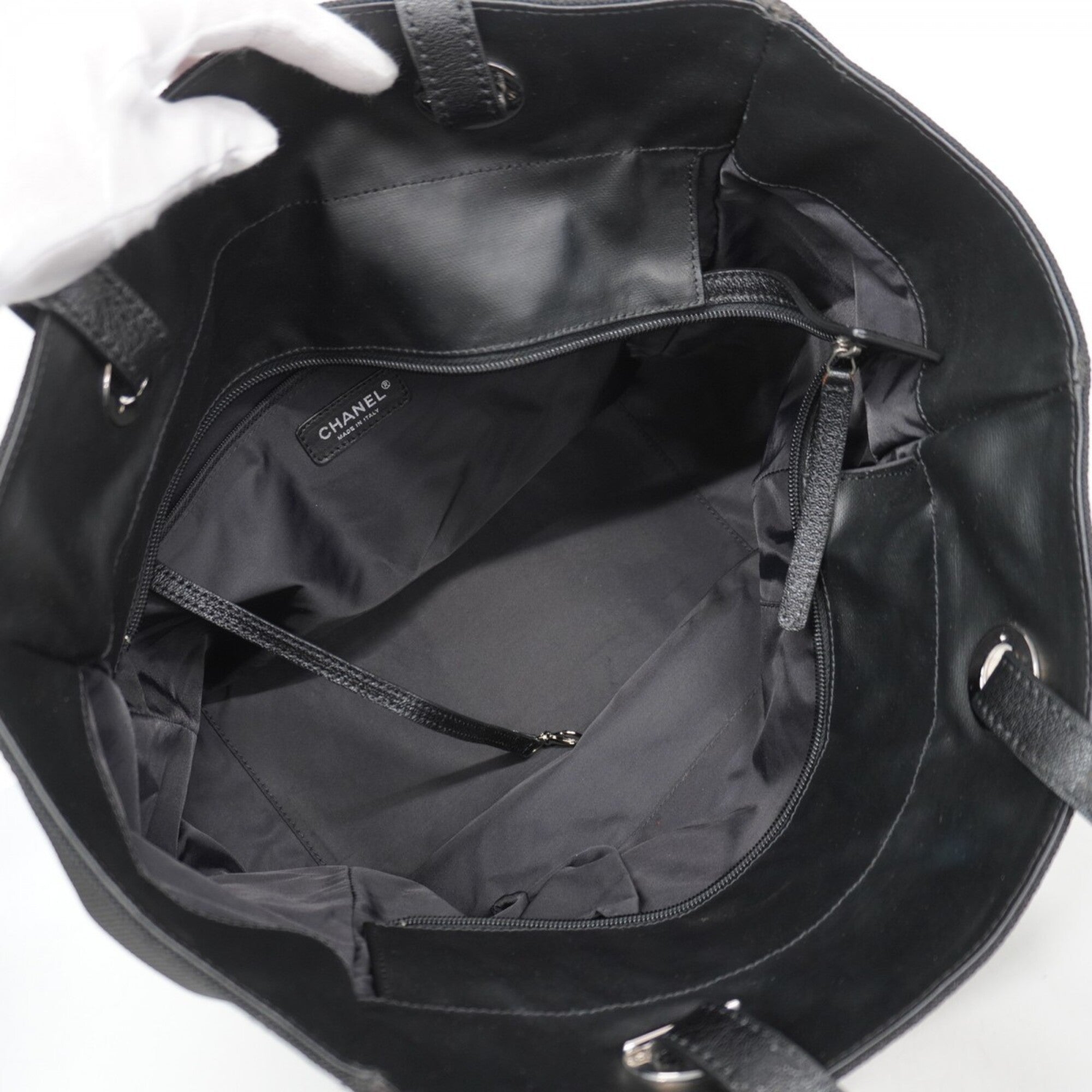 Chanel Black Leather Tote Bag (Pre-Owned)