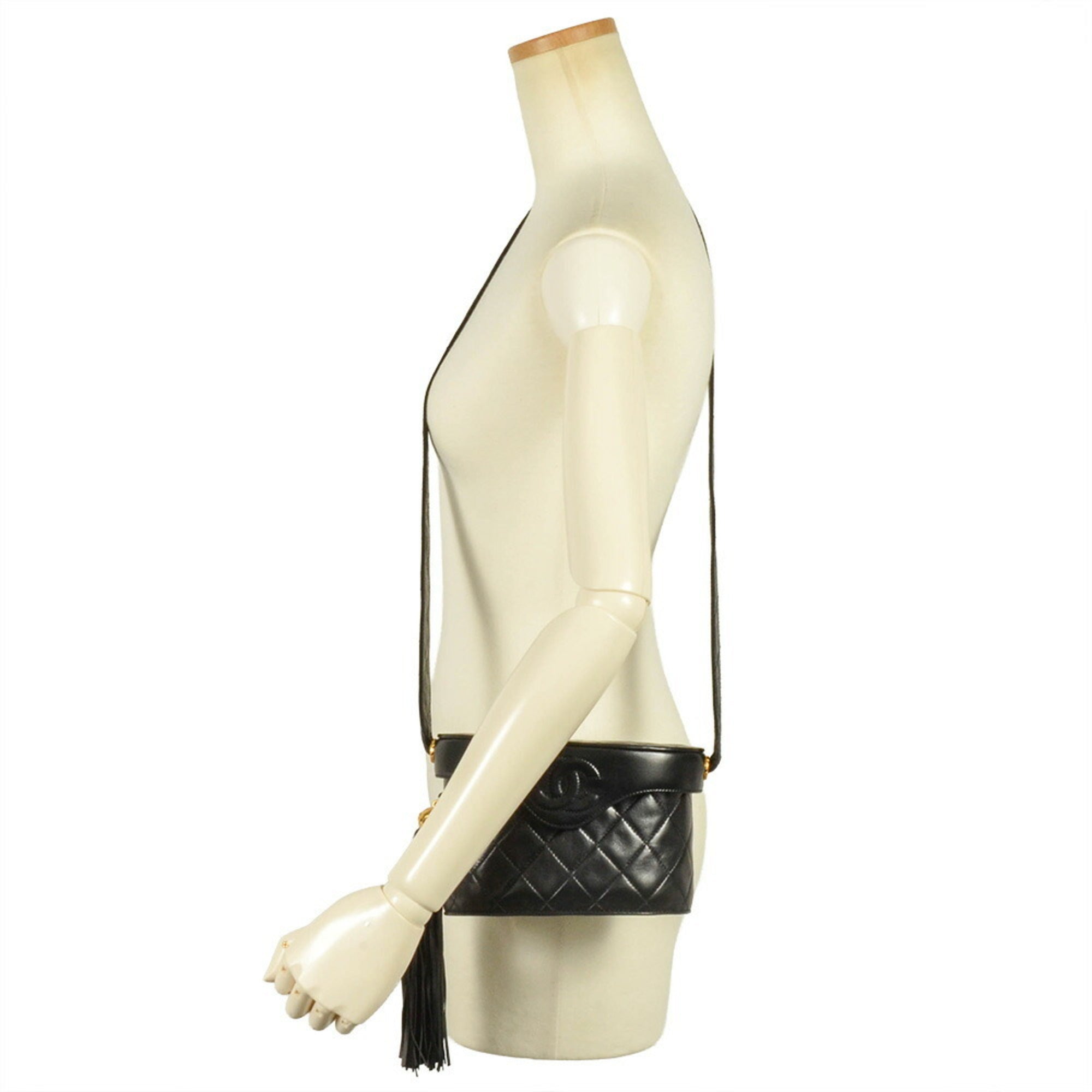 Chanel Matelasse Black Leather Shoulder Bag (Pre-Owned)