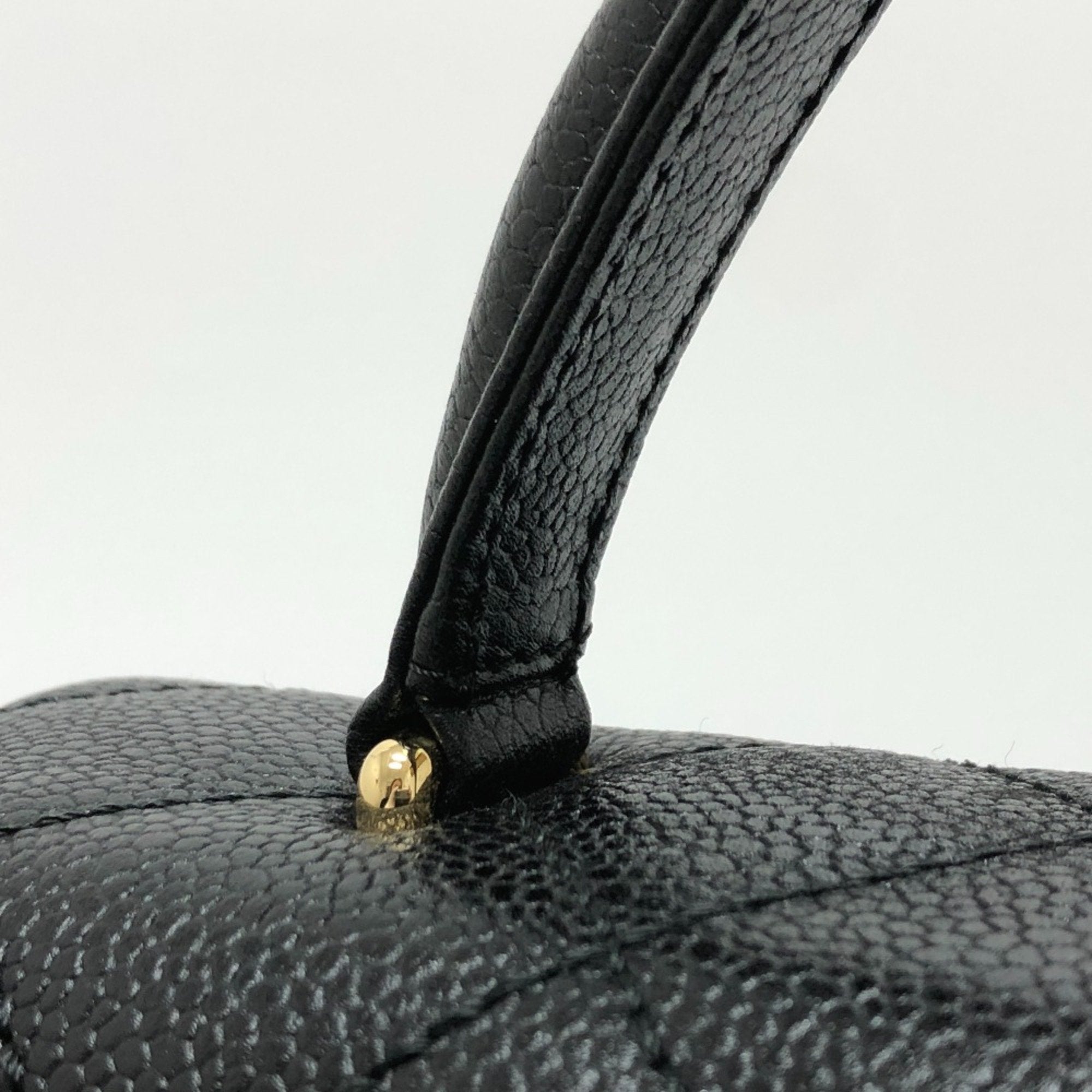 Chanel Black Leather Handbag (Pre-Owned)