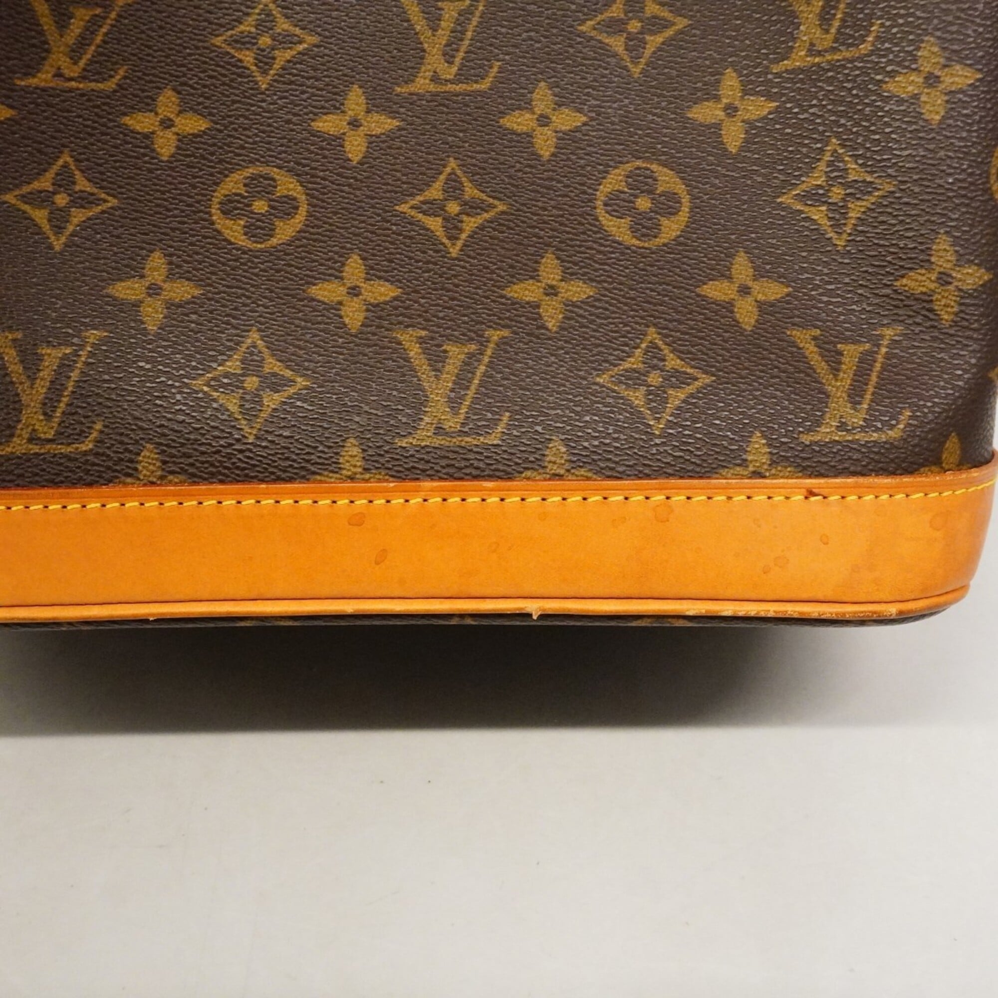 Louis Vuitton Brown Shoulder Bag (Pre-Owned)