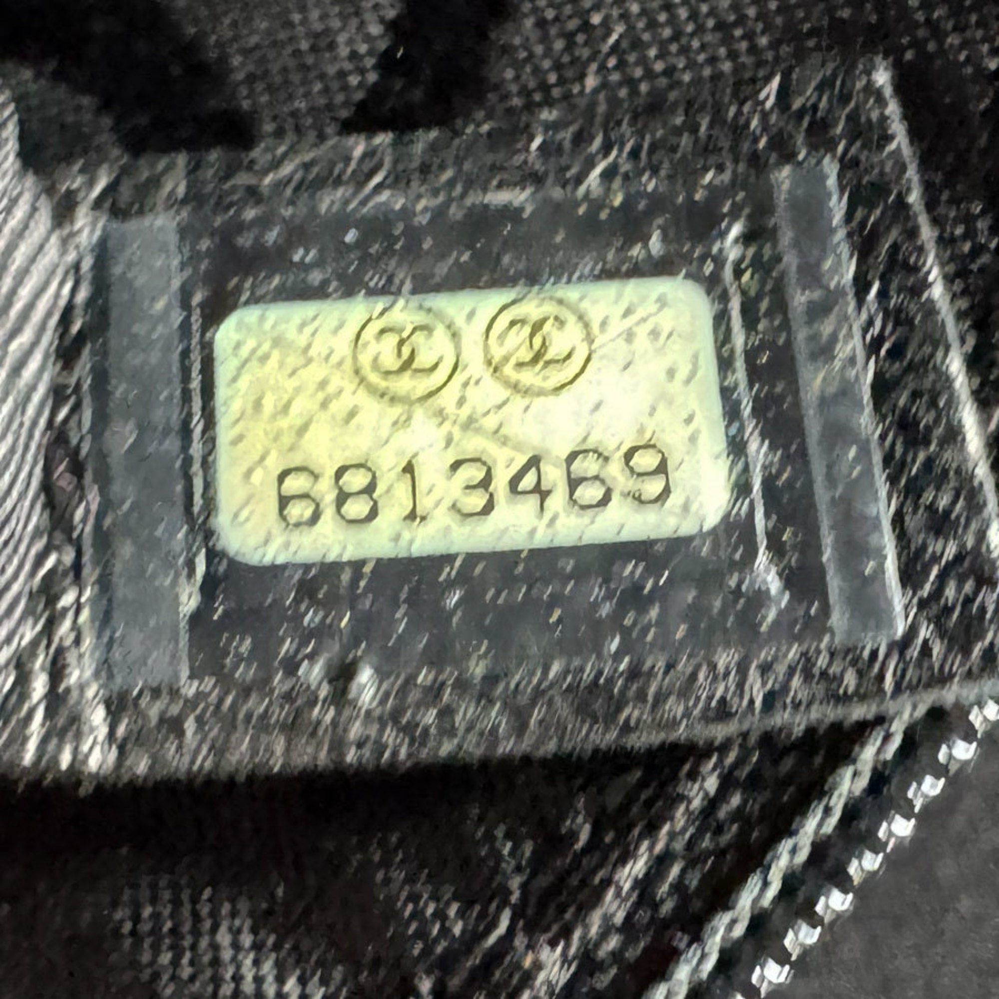 Chanel Black Leather Handbag (Pre-Owned)