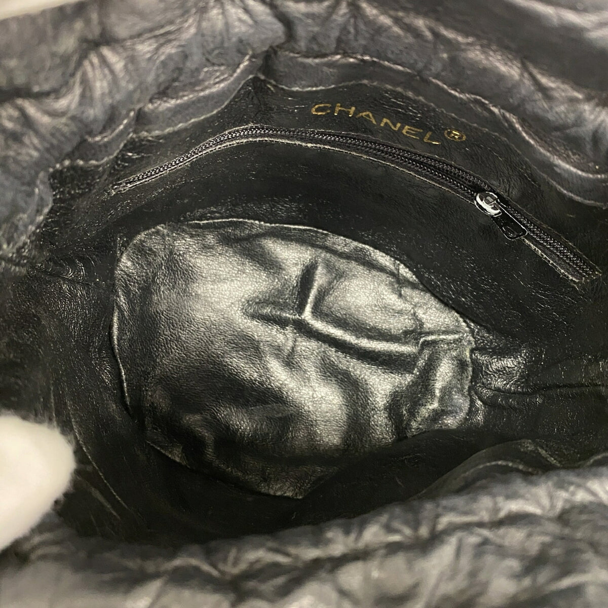 Chanel Black Leather Shoulder Bag (Pre-Owned)