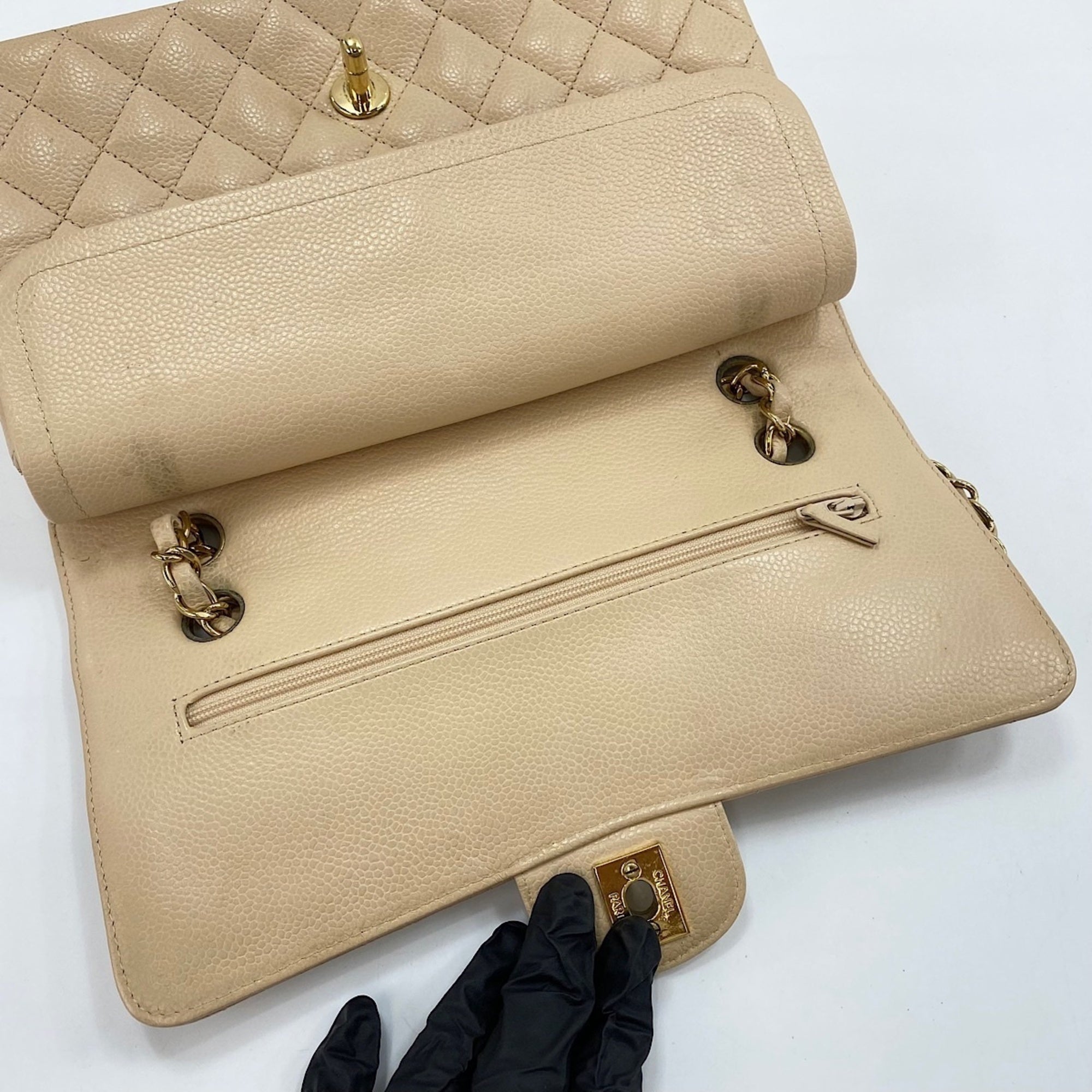 Chanel Matelasse Beige Shoulder Bag (Pre-Owned)