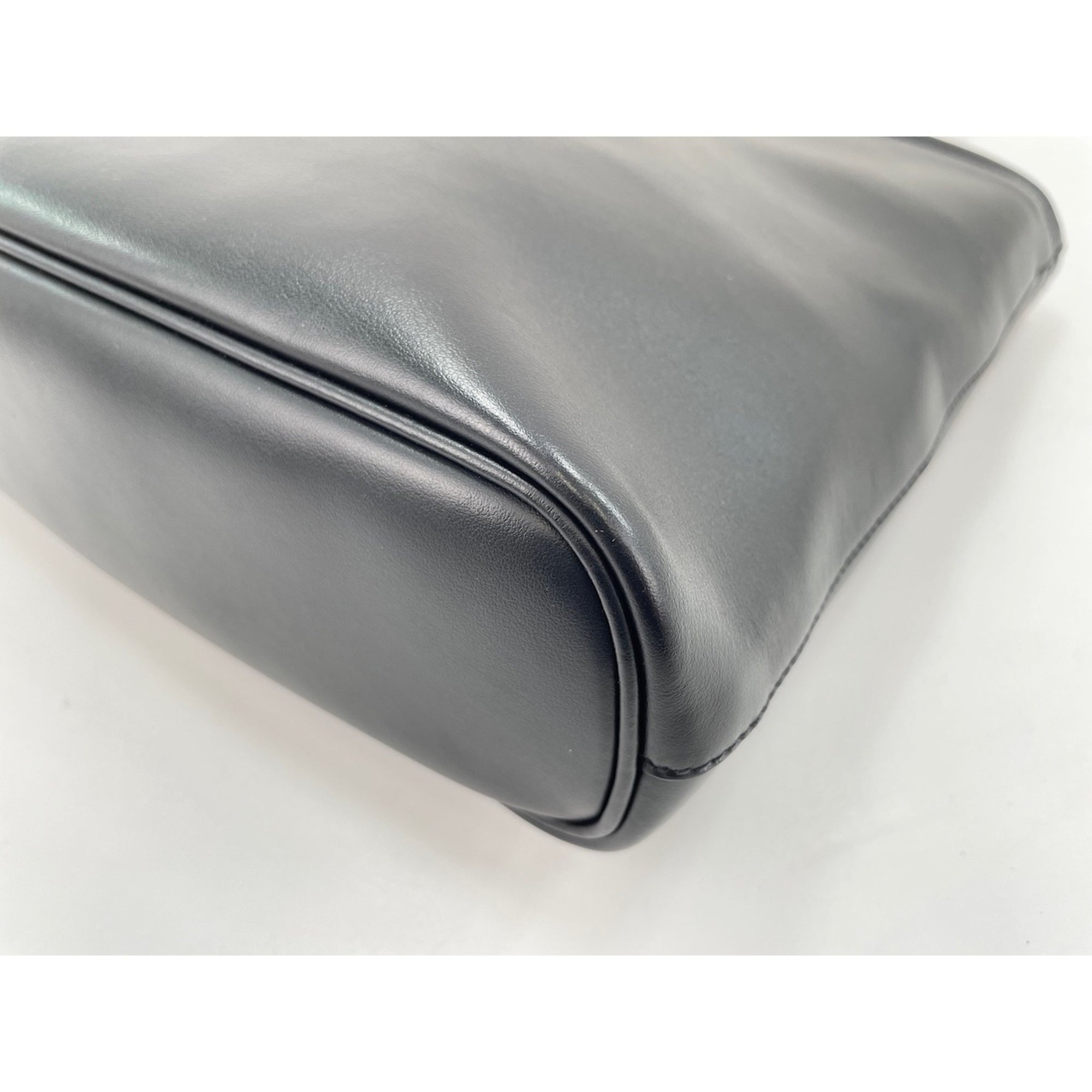 Prada Black Handbag (Pre-Owned)