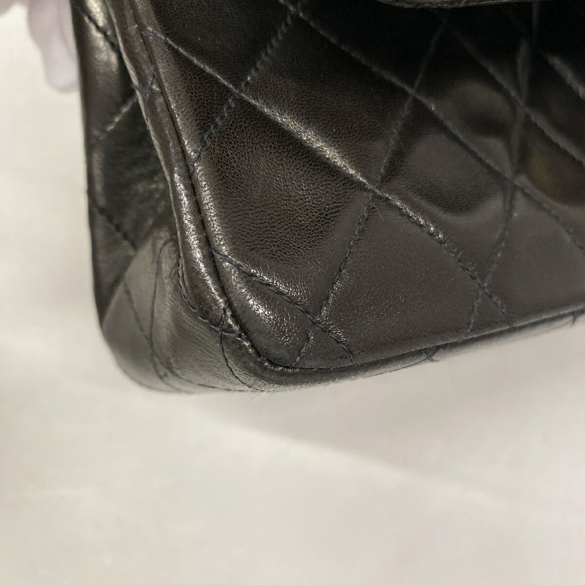 Chanel Black Leather Shoulder Bag (Pre-Owned)