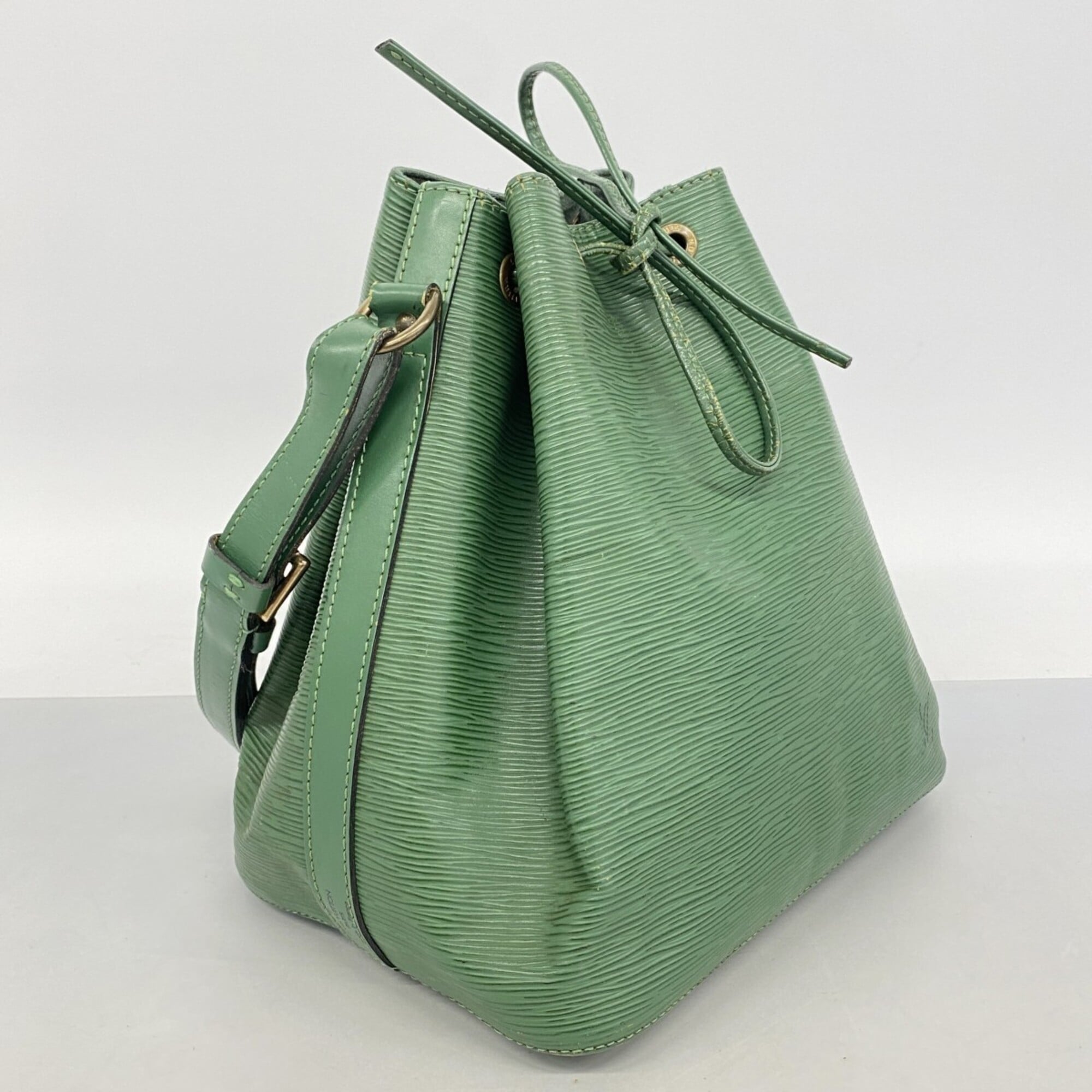 Louis Vuitton Green Shoulder Bag (Pre-Owned)