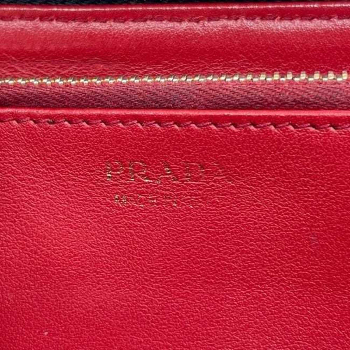 Prada Black Leather Long Wallet (Bi-Fold) (Pre-Owned)
