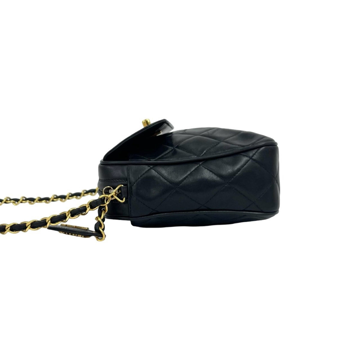 Chanel Black Leather Shoulder Bag (Pre-Owned)