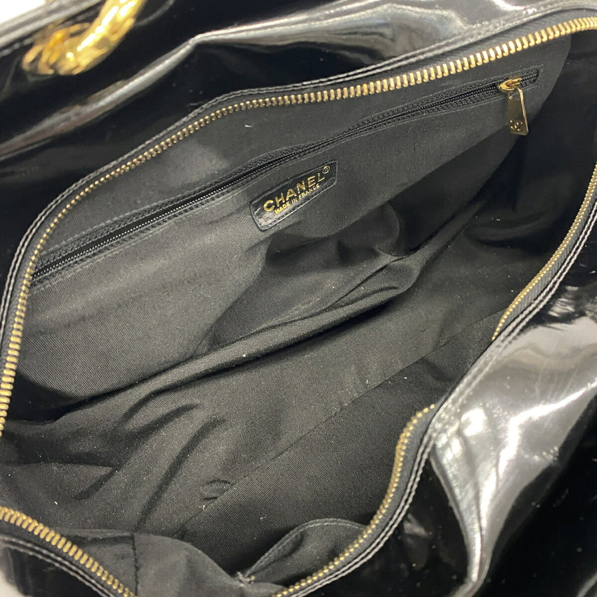 Chanel Black Patent Leather Tote Bag (Pre-Owned)