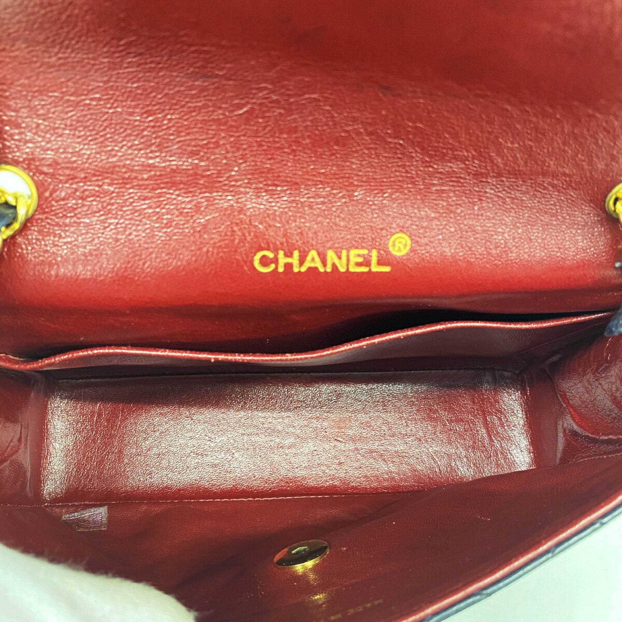 Chanel Black Leather Shoulder Bag (Pre-Owned)