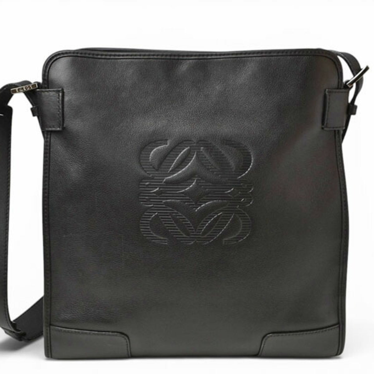 Loewe Black Leather Shoulder Bag (Pre-Owned)