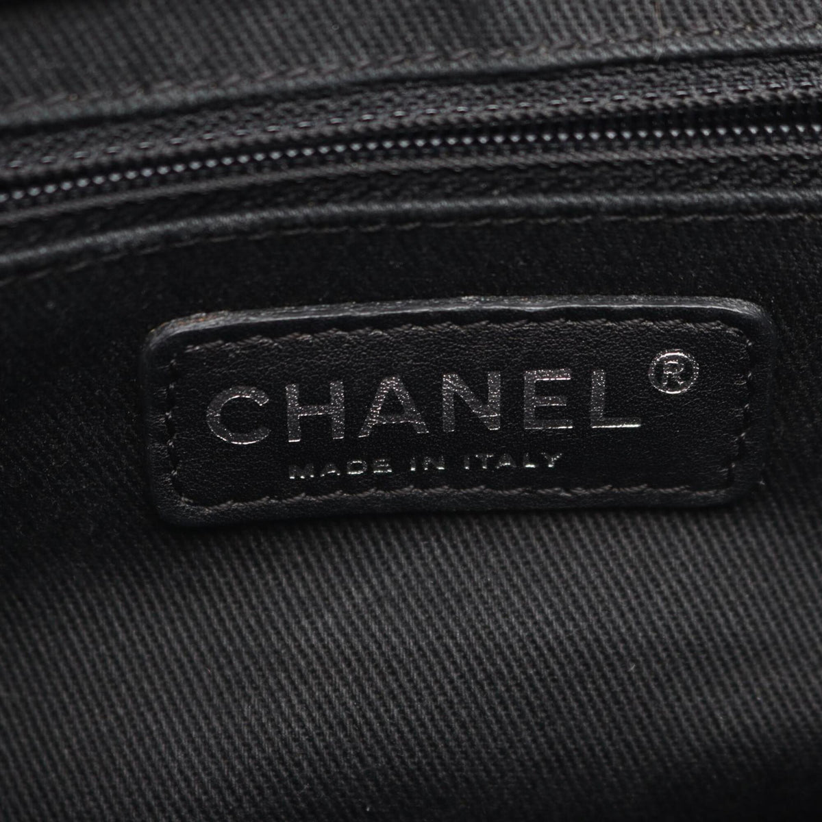 Chanel Black Leather Shoulder Bag (Pre-Owned)