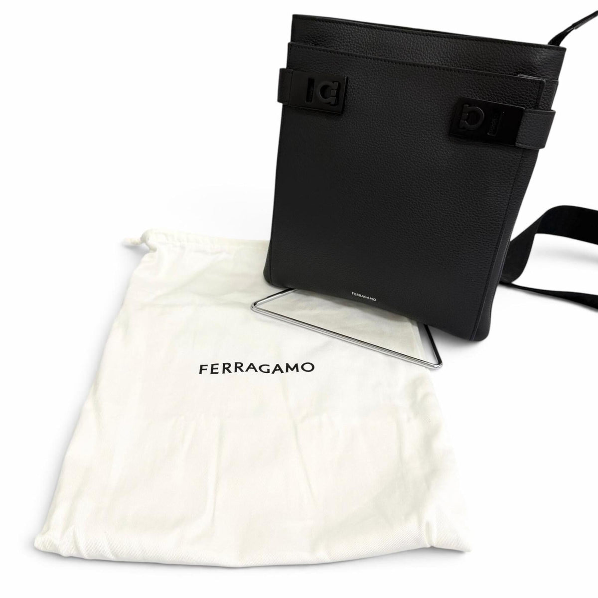 Salvatore Ferragamo Black Leather Crossbody Bag Shoulder Bag (Pre-Owned)