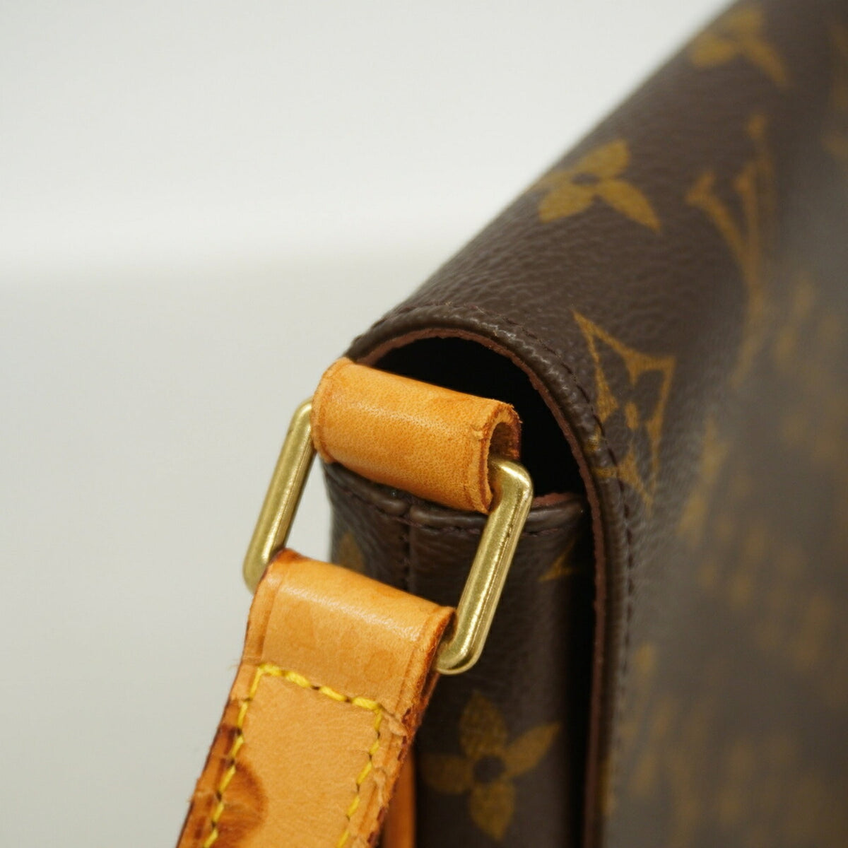 Louis Vuitton Brown Shoulder Bag (Pre-Owned)