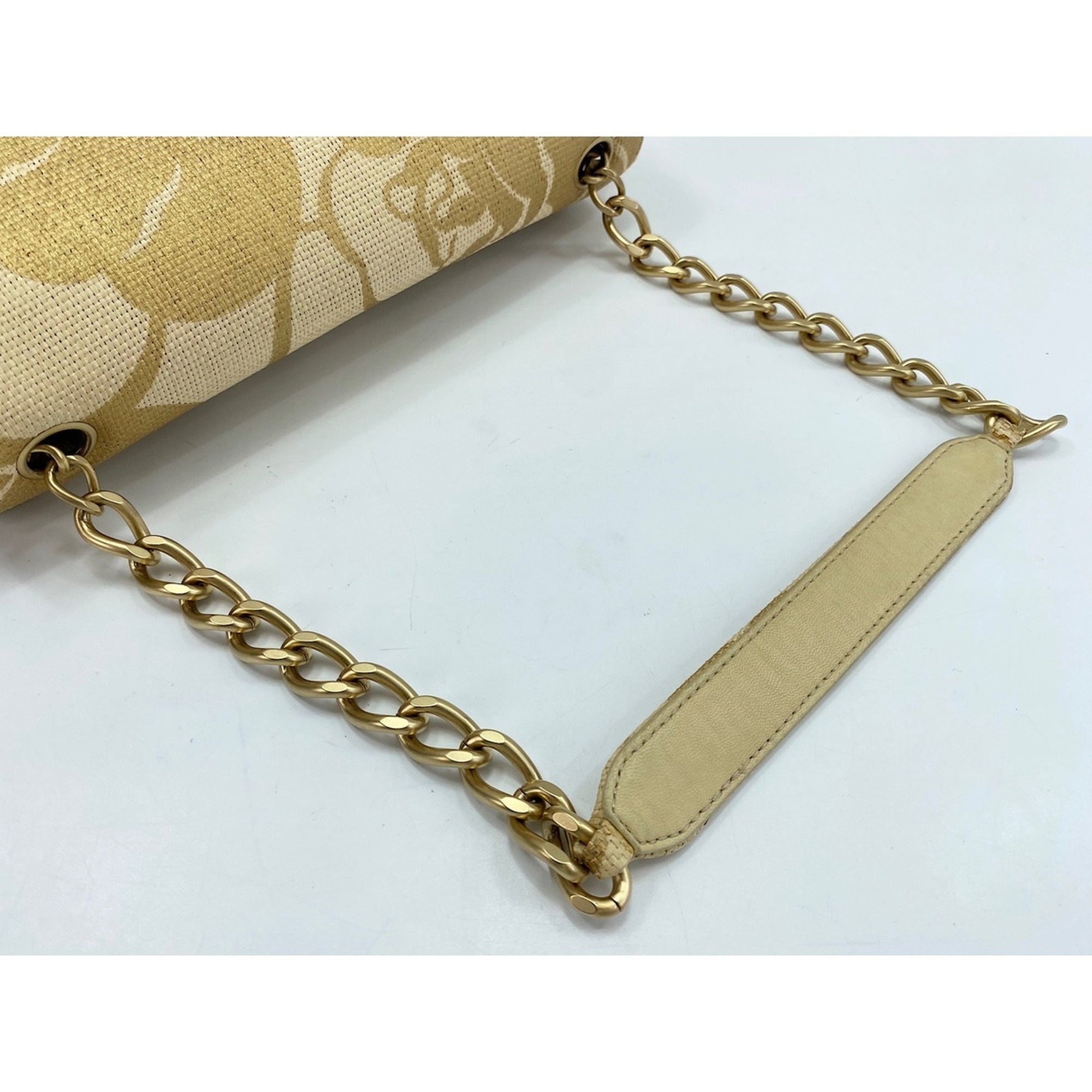 Chanel Beige Raffia Shoulder Bag (Pre-Owned)
