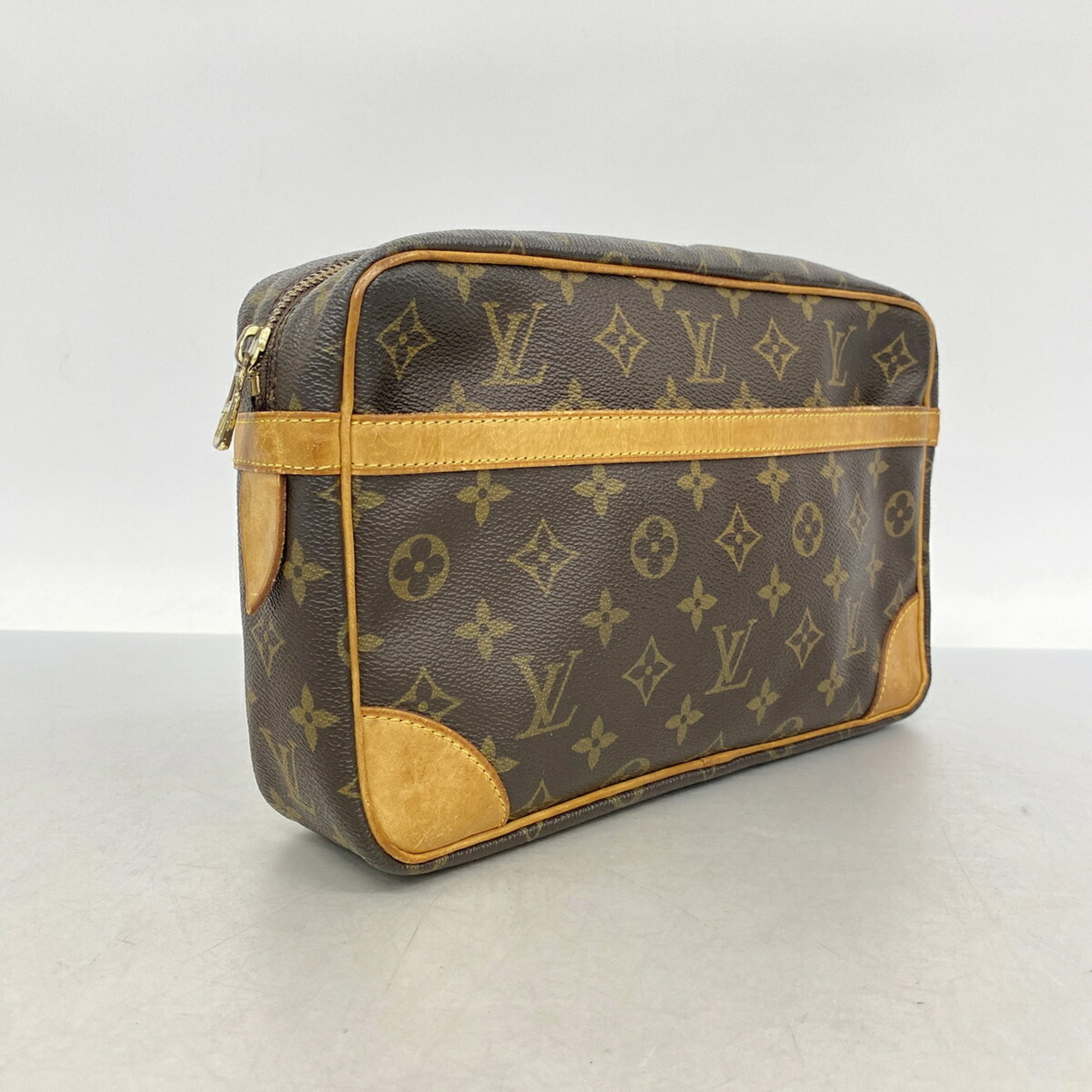 Louis Vuitton Brown Clutch Bag (Pre-Owned)