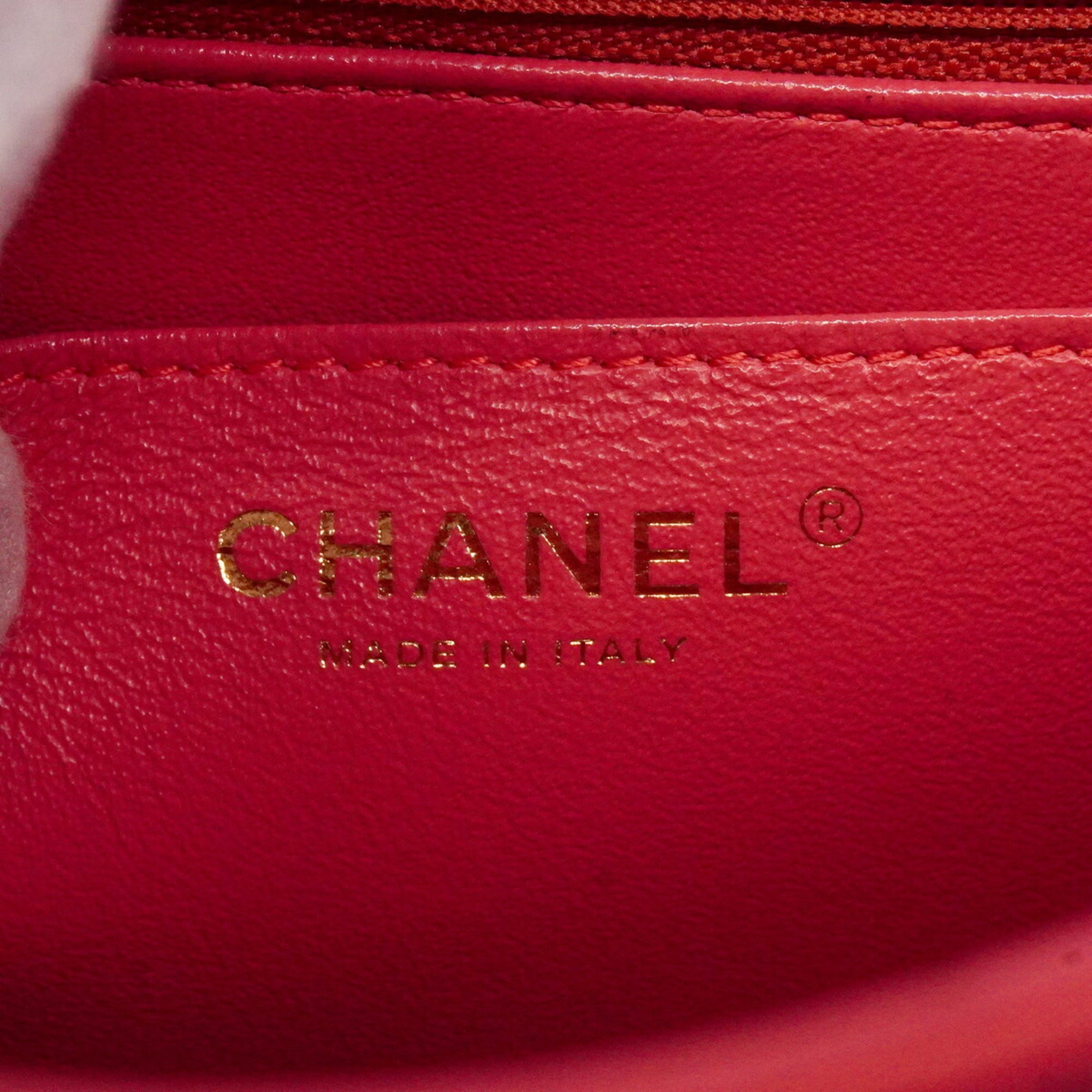 Chanel Pink Leather Handbag (Pre-Owned)