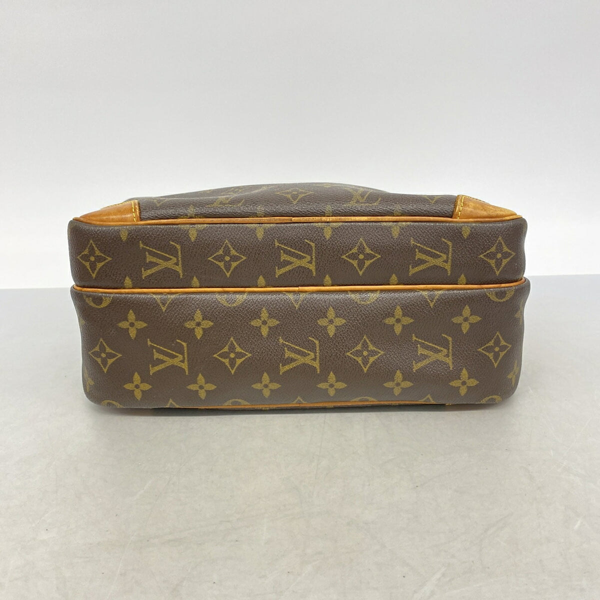 Louis Vuitton Brown Shoulder Bag (Pre-Owned)