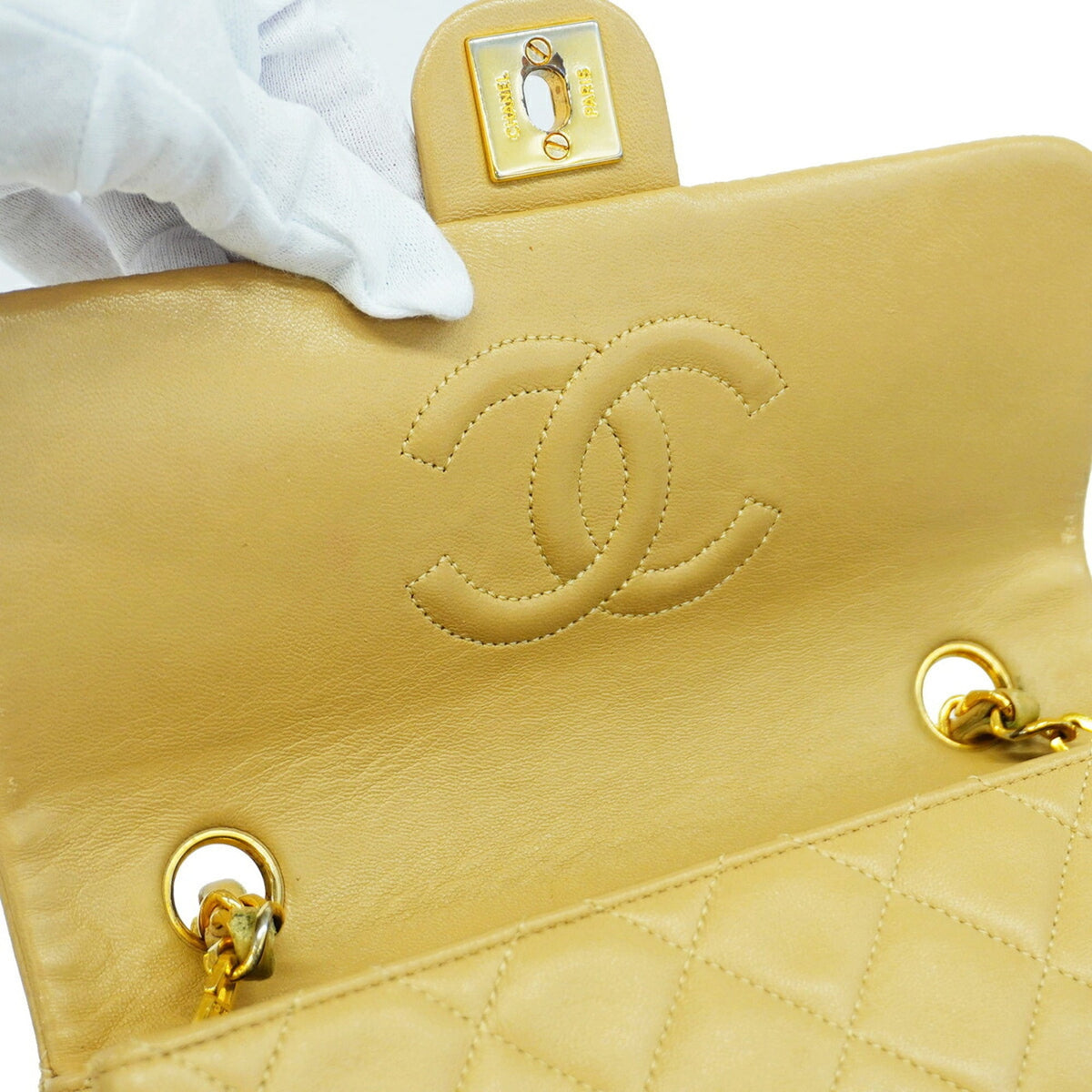 Chanel Beige Leather Shoulder Bag (Pre-Owned)