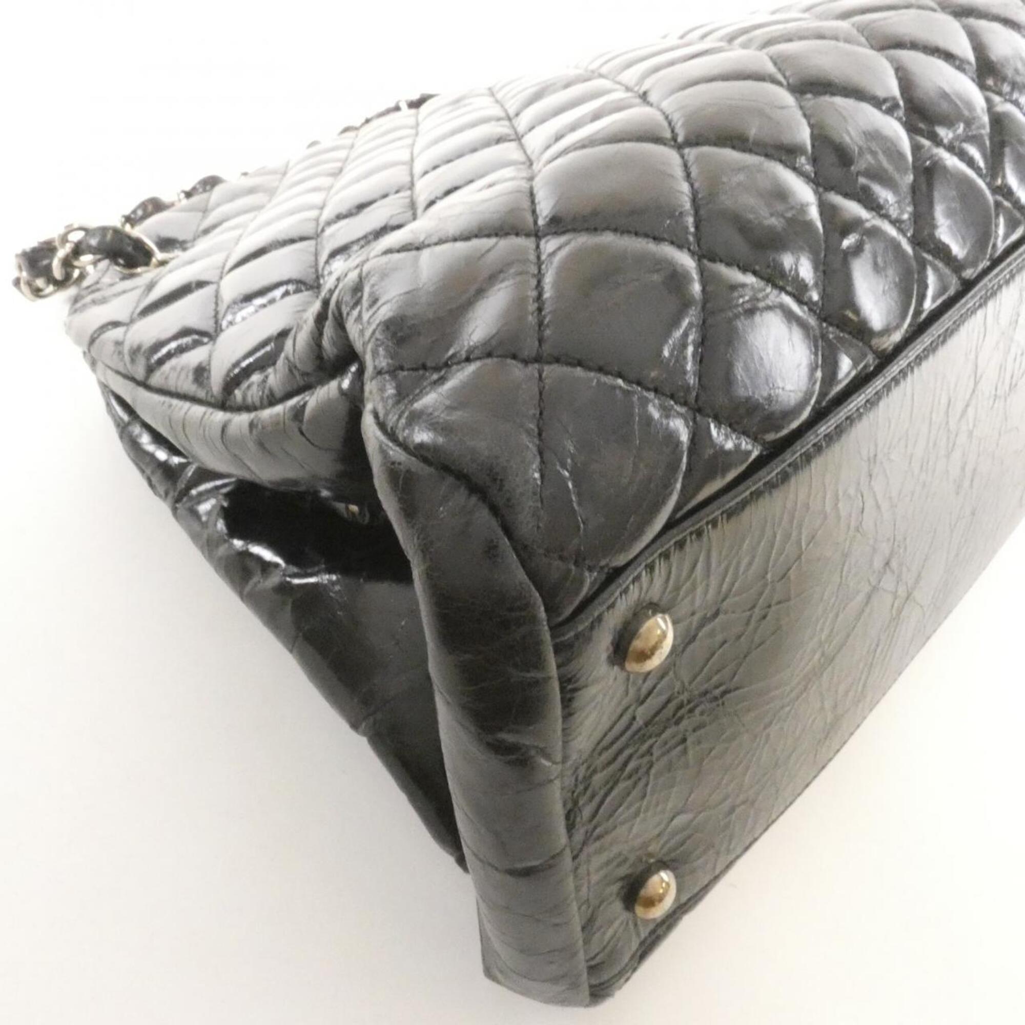 Chanel Black Leather Shoulder Bag (Pre-Owned)