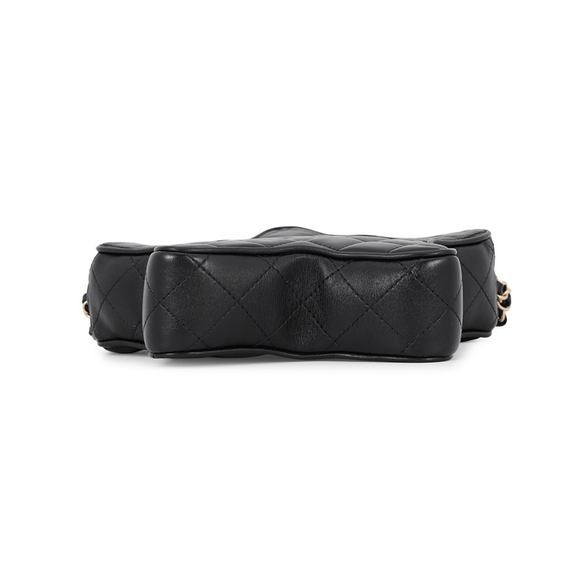 Chanel Black Leather Shoulder Bag (Pre-Owned)