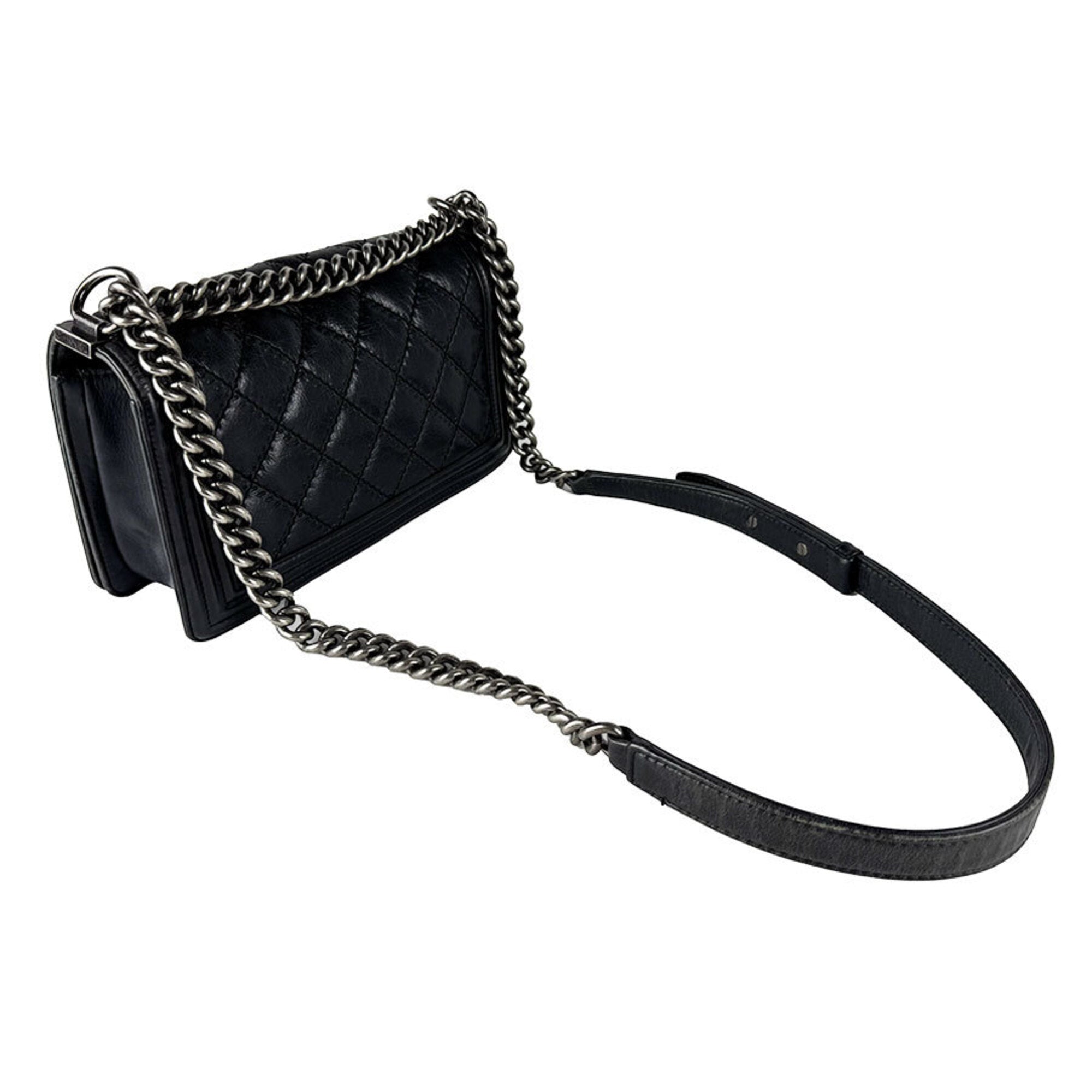 Chanel Black Leather Shoulder Bag (Pre-Owned)