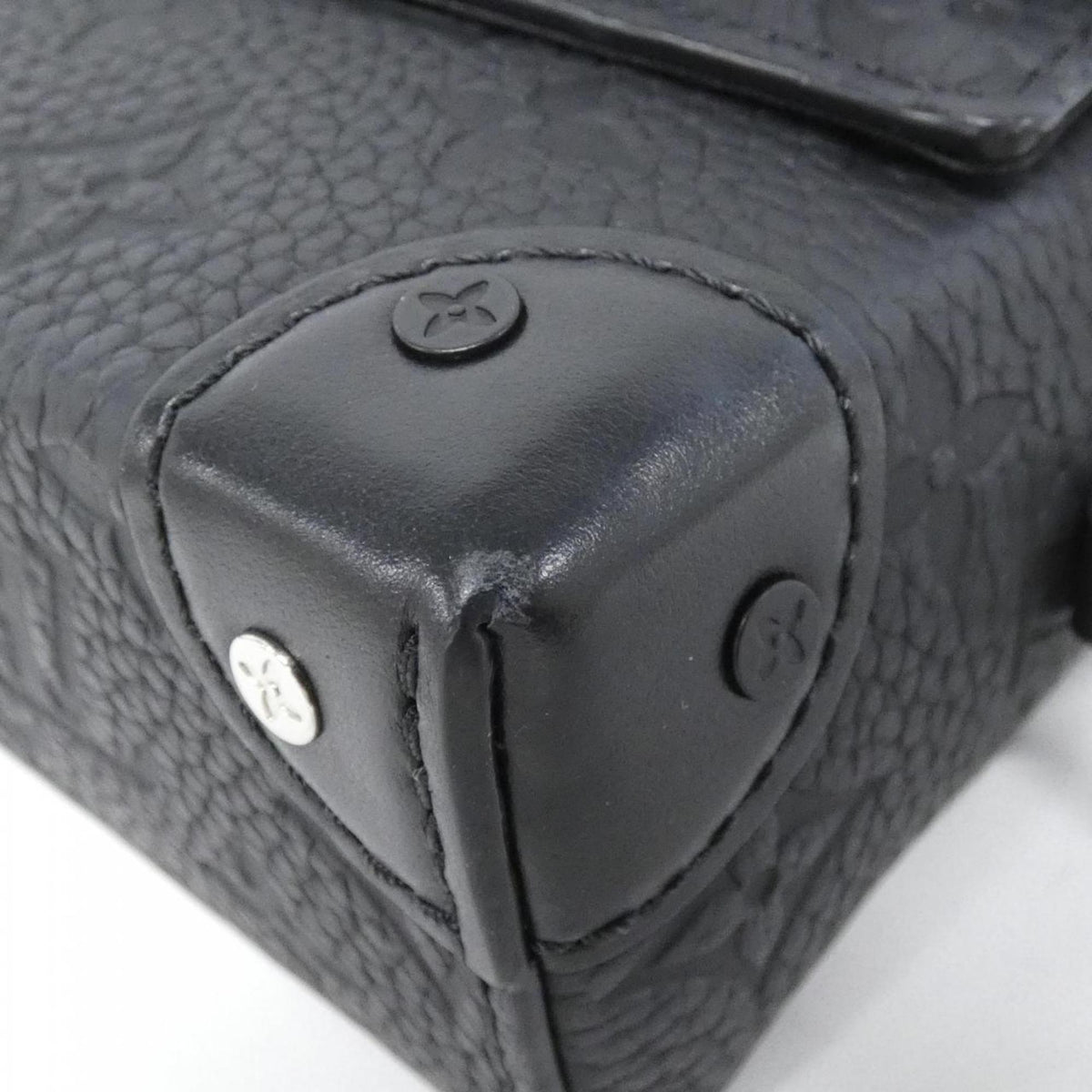 Louis Vuitton Taurillon Black Leather Shoulder Bag (Pre-Owned)
