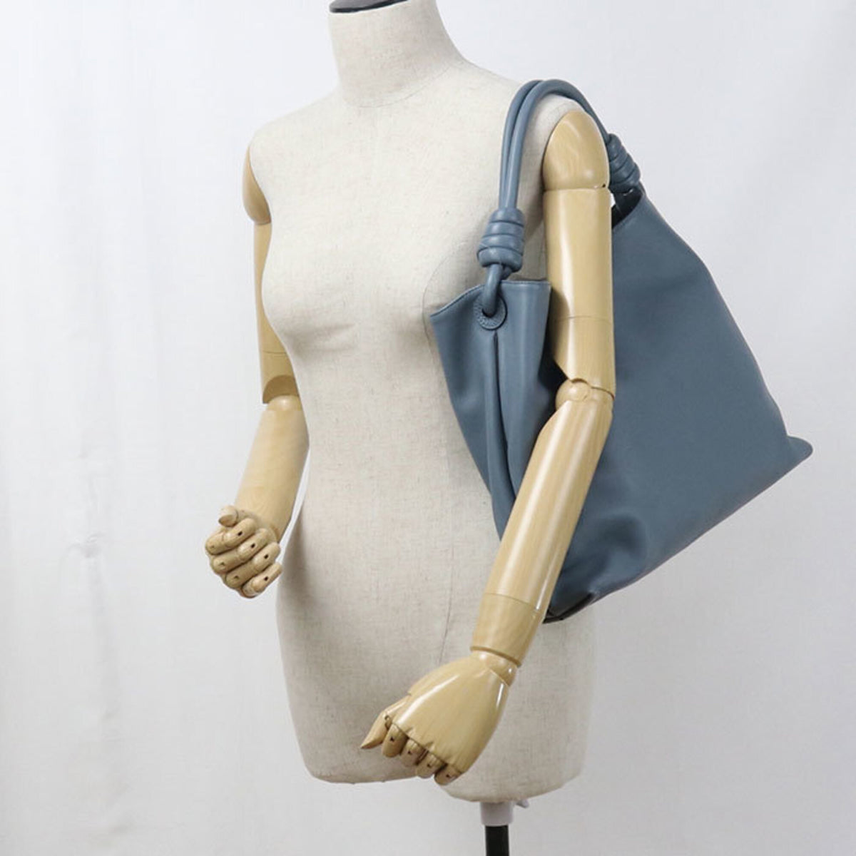 Loewe Blue Leather Shoulder Bag (Pre-Owned)