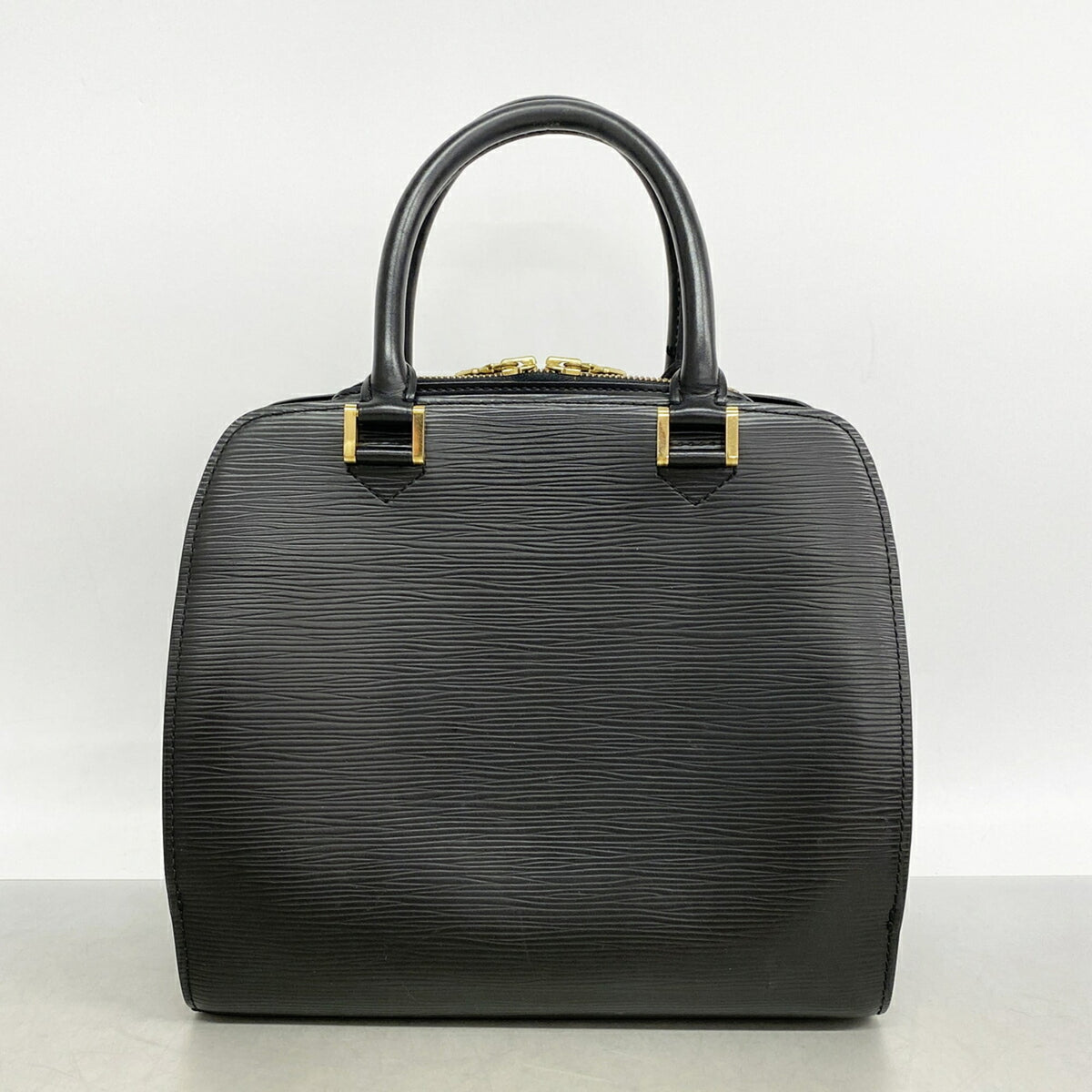 Louis Vuitton Noir Handbag (Pre-Owned)