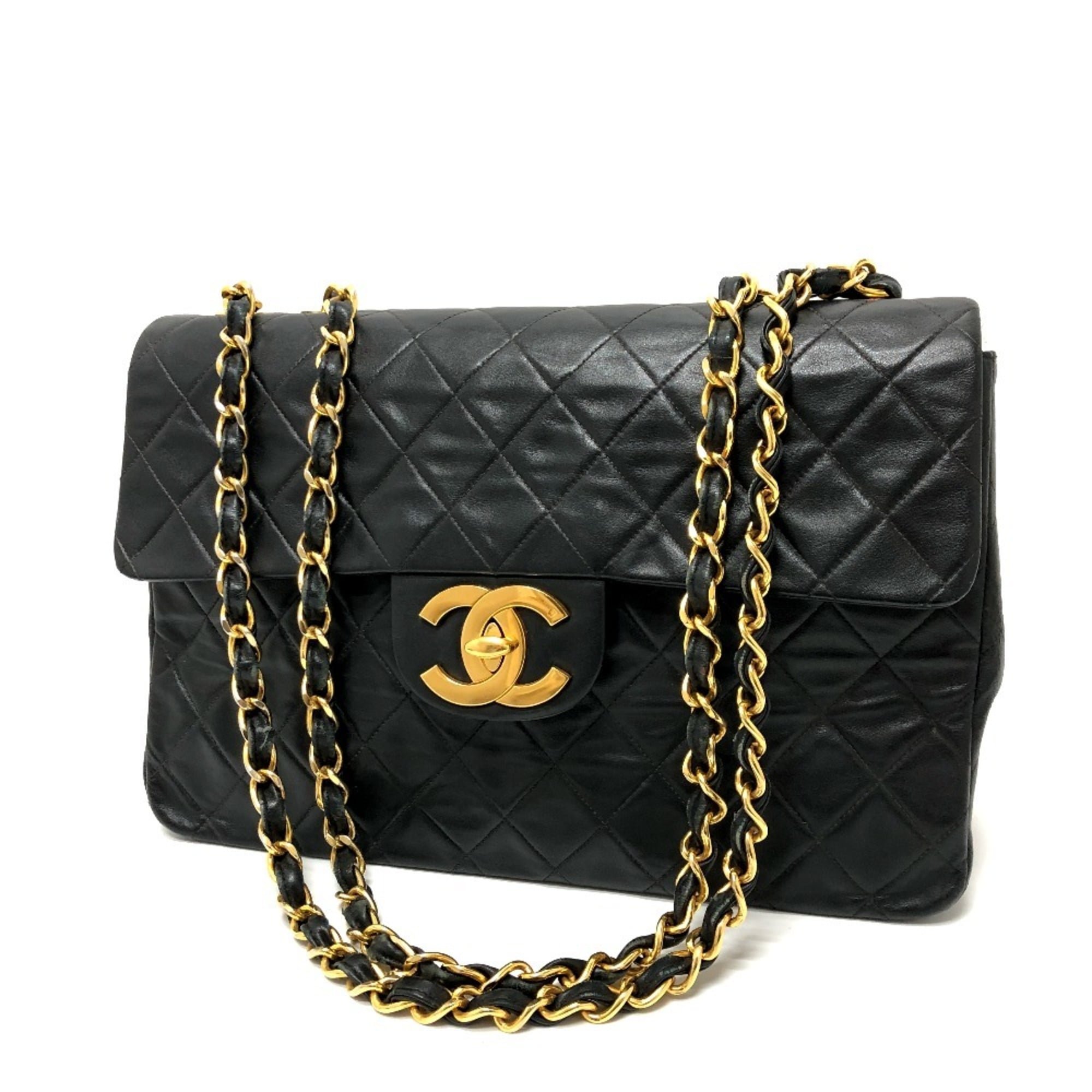 Chanel Matelasse Black Leather Shoulder Bag (Pre-Owned)