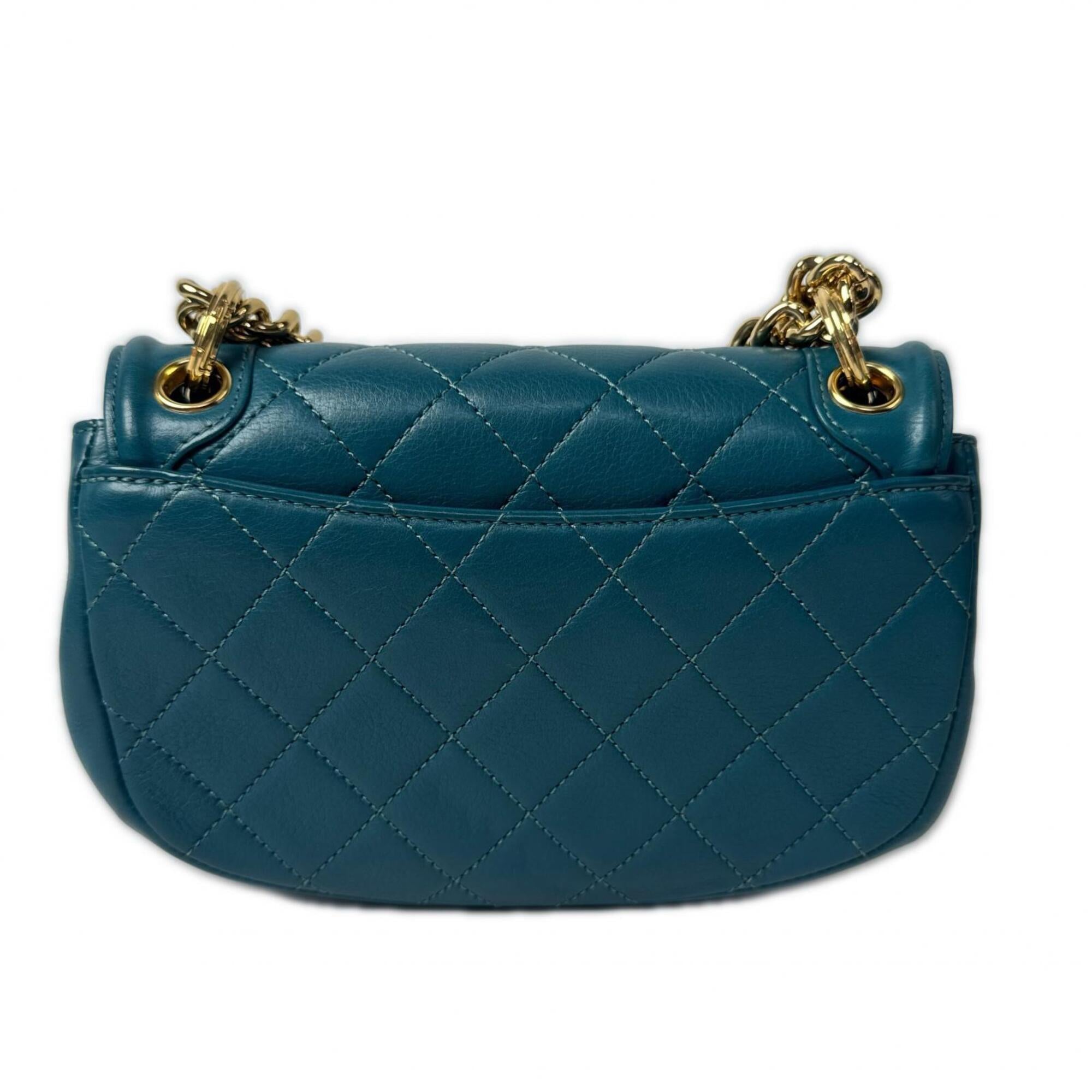 Chanel Green Leather Shoulder Bag (Pre-Owned)