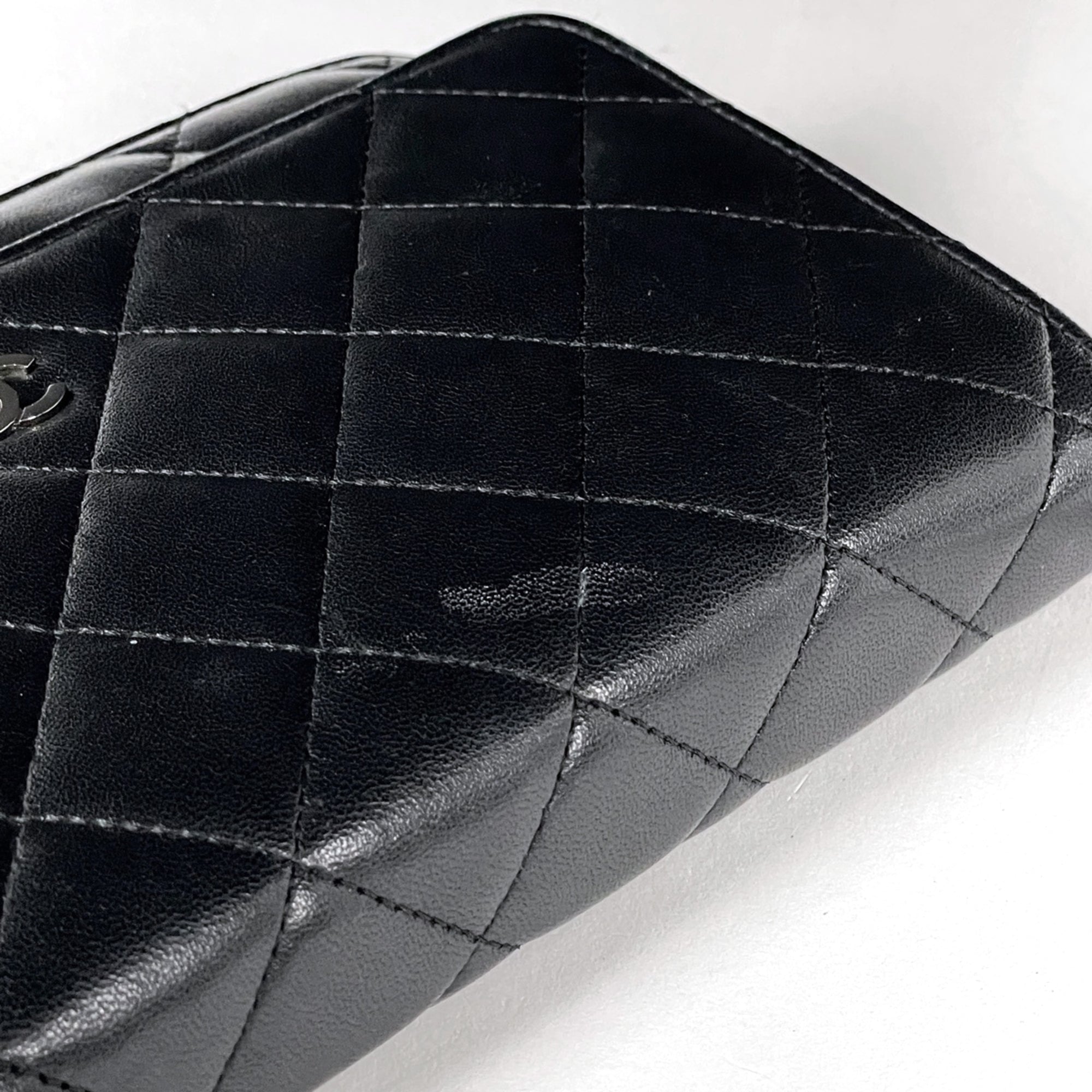 Chanel Black Leather Shoulder Bag (Pre-Owned)