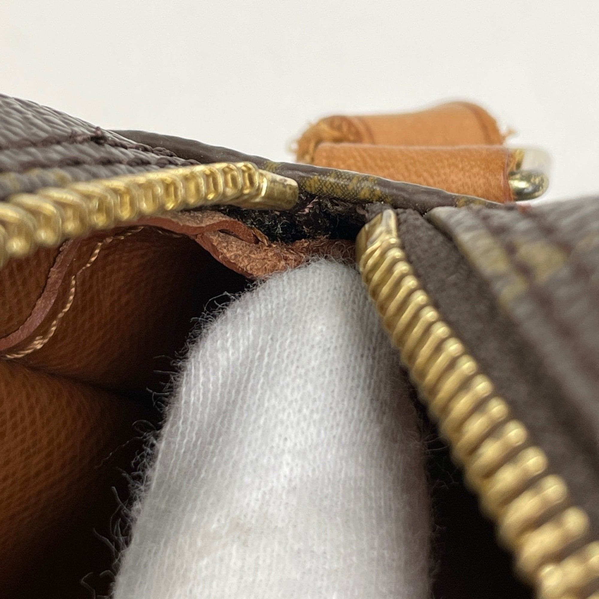 Louis Vuitton Brown Monogram Shoulder Bag (Pre-Owned)